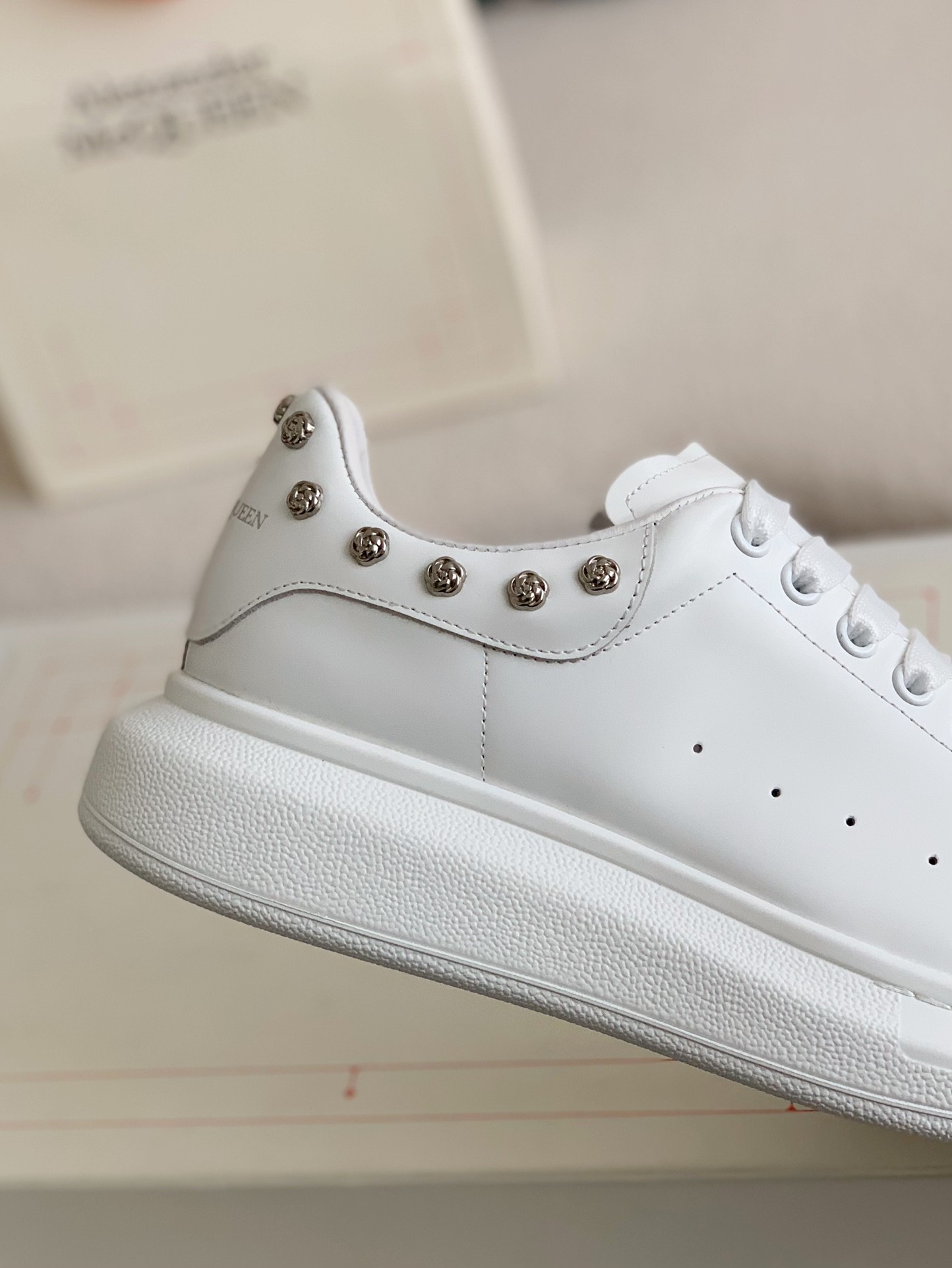 Alexander McQueen MQ White Rose nail tail Sneakers
