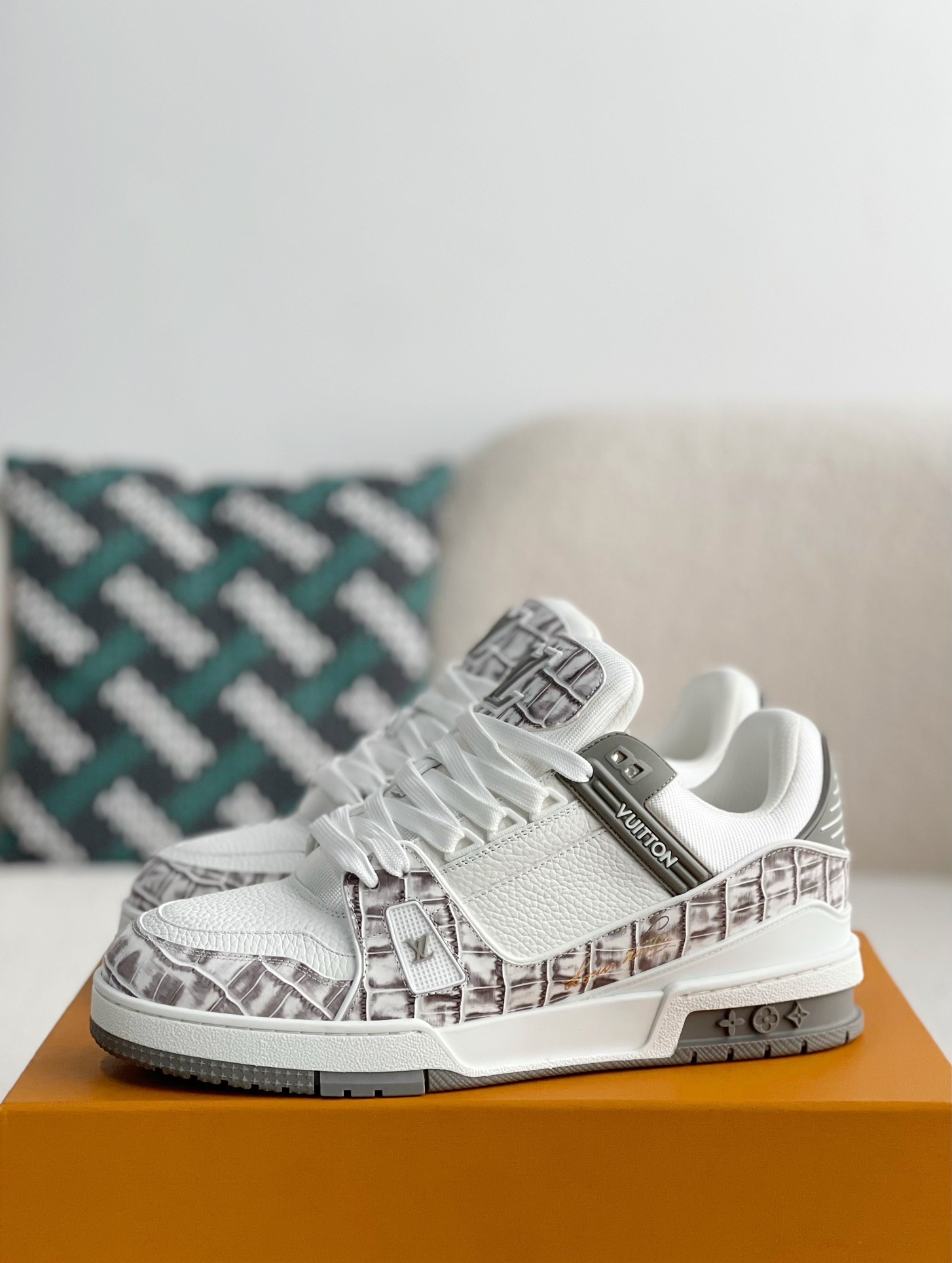 [#3368」 LOUIS VUITTON TRAINER SNEAKERS