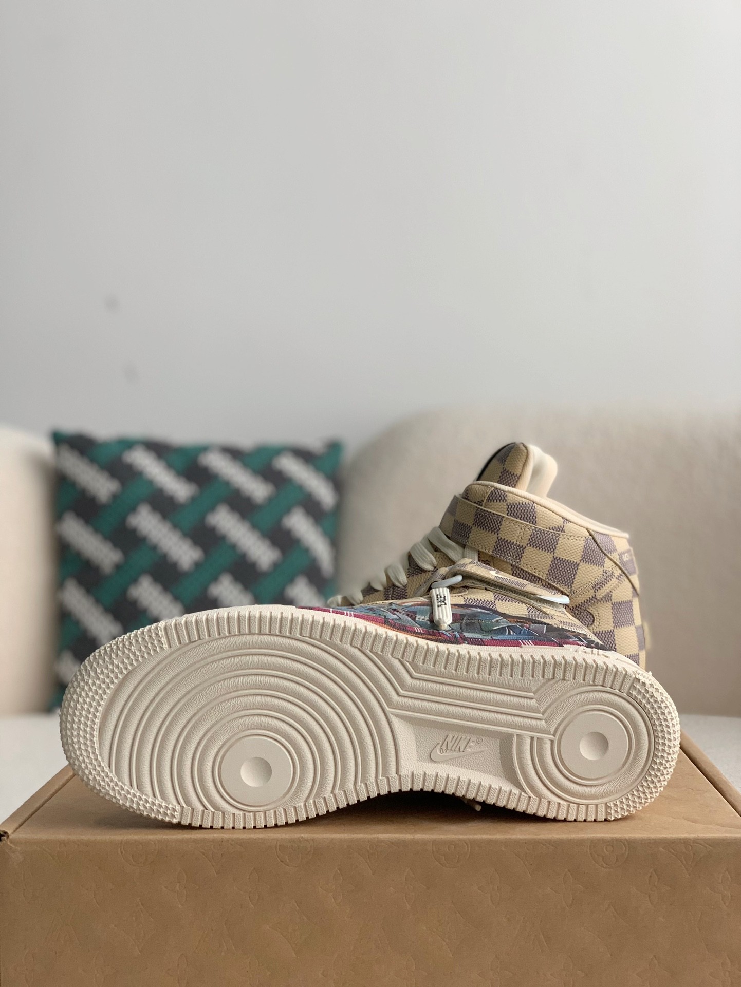 LOUIS VUITTON X NIKE AIR FORCE 1 high Sneaker