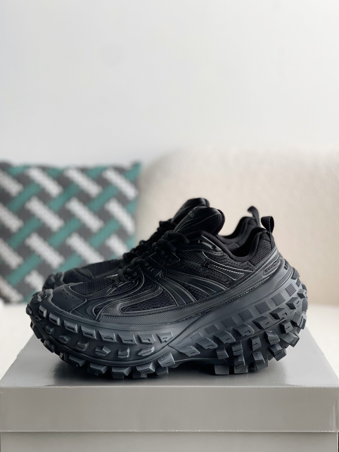 Balenciaga Bouncer Screw Sneakers