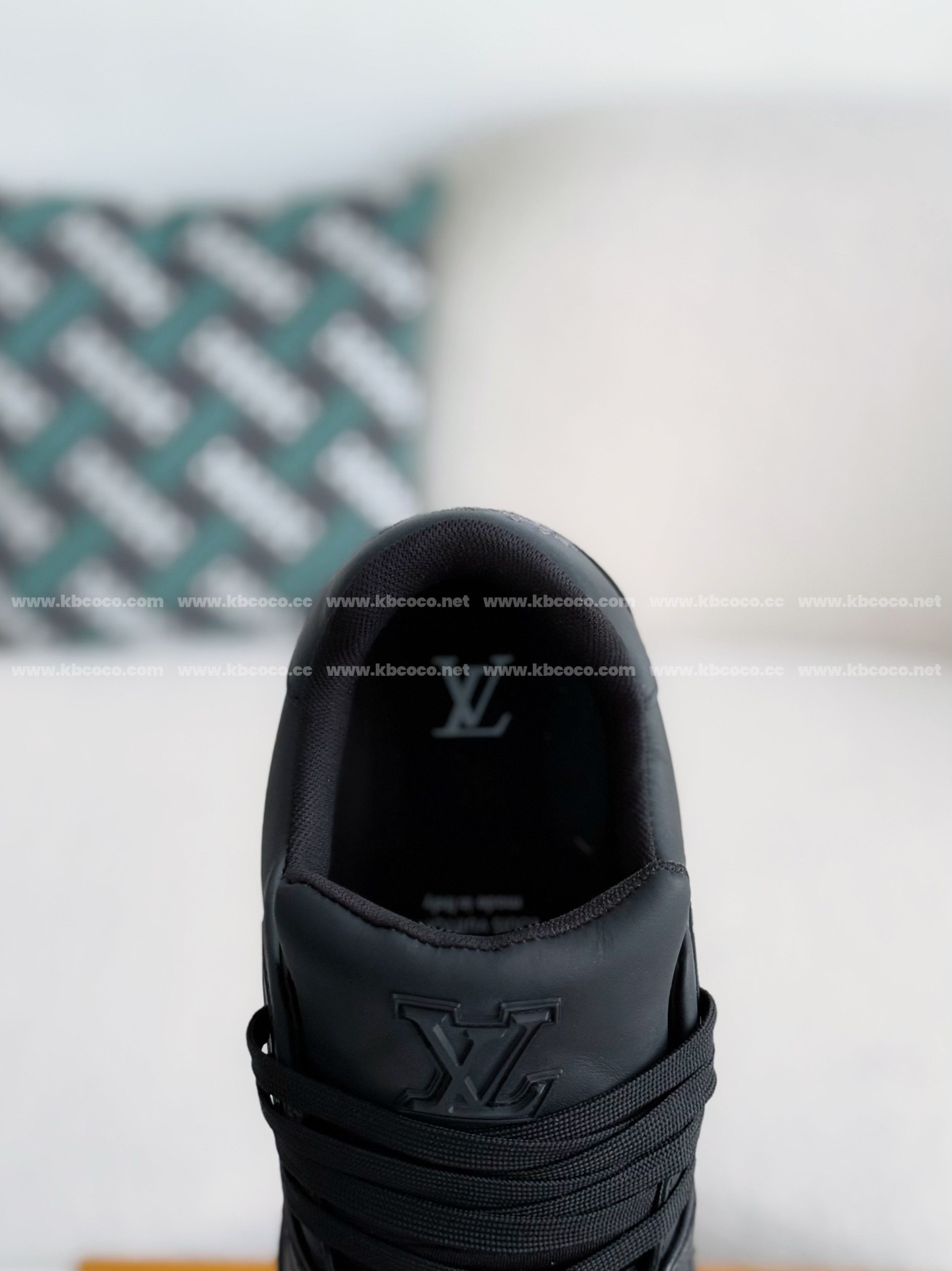 【#4011】 LOUIS VUITTON TRAINER SNEAKERS