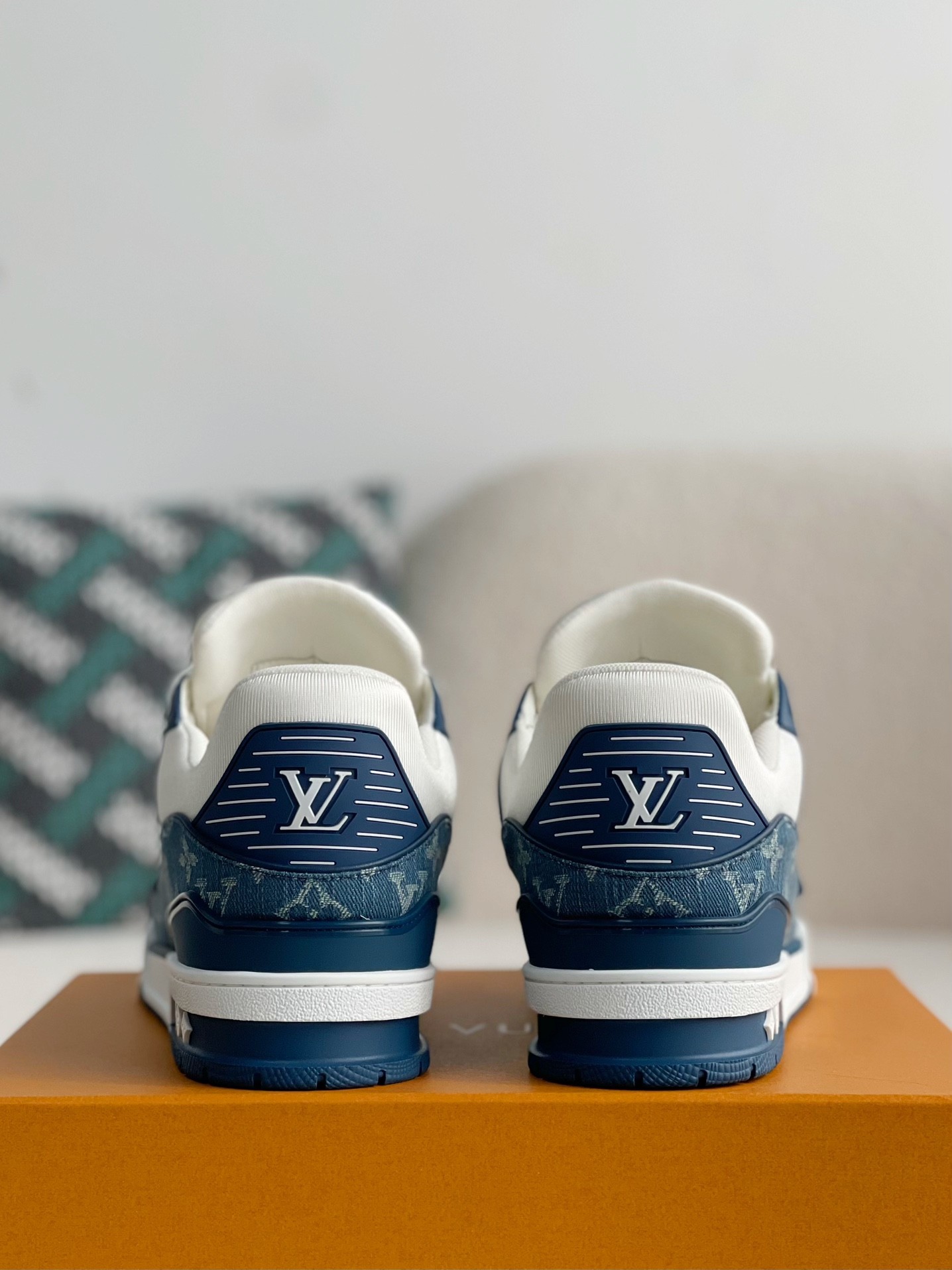 LOUlS VUITTON Skate Sneakers