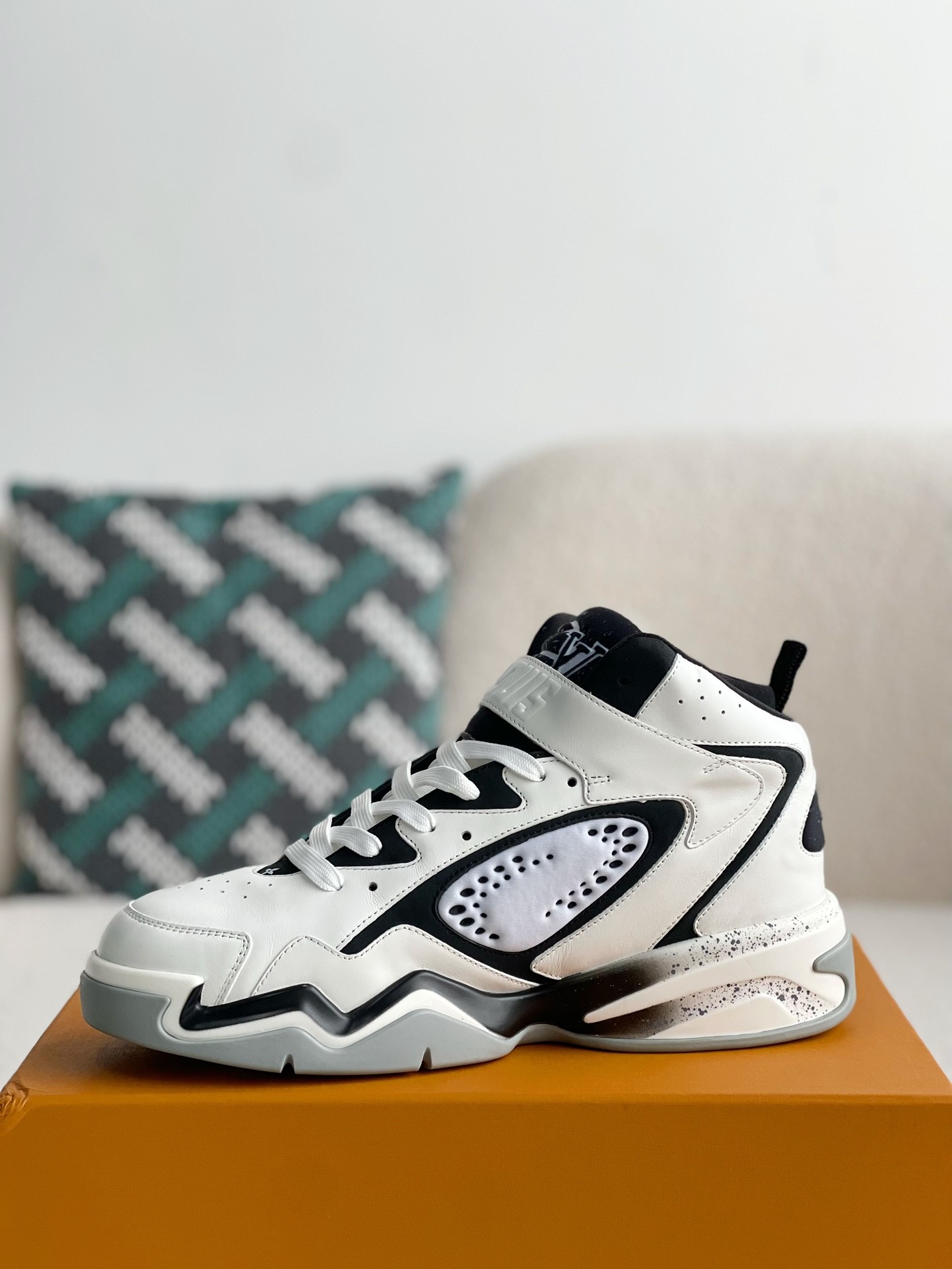 LOUIS VUITTON Trainer Adjustable Mode Paste Sports Casual Shoes