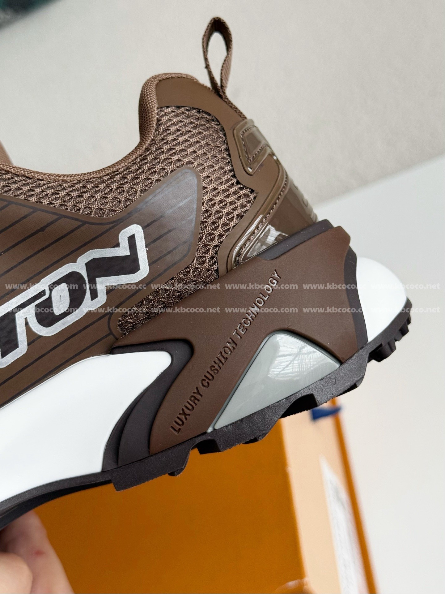 【#5228】 LOUIS VUITTON RUNNER TATIC CASUAL SHOES