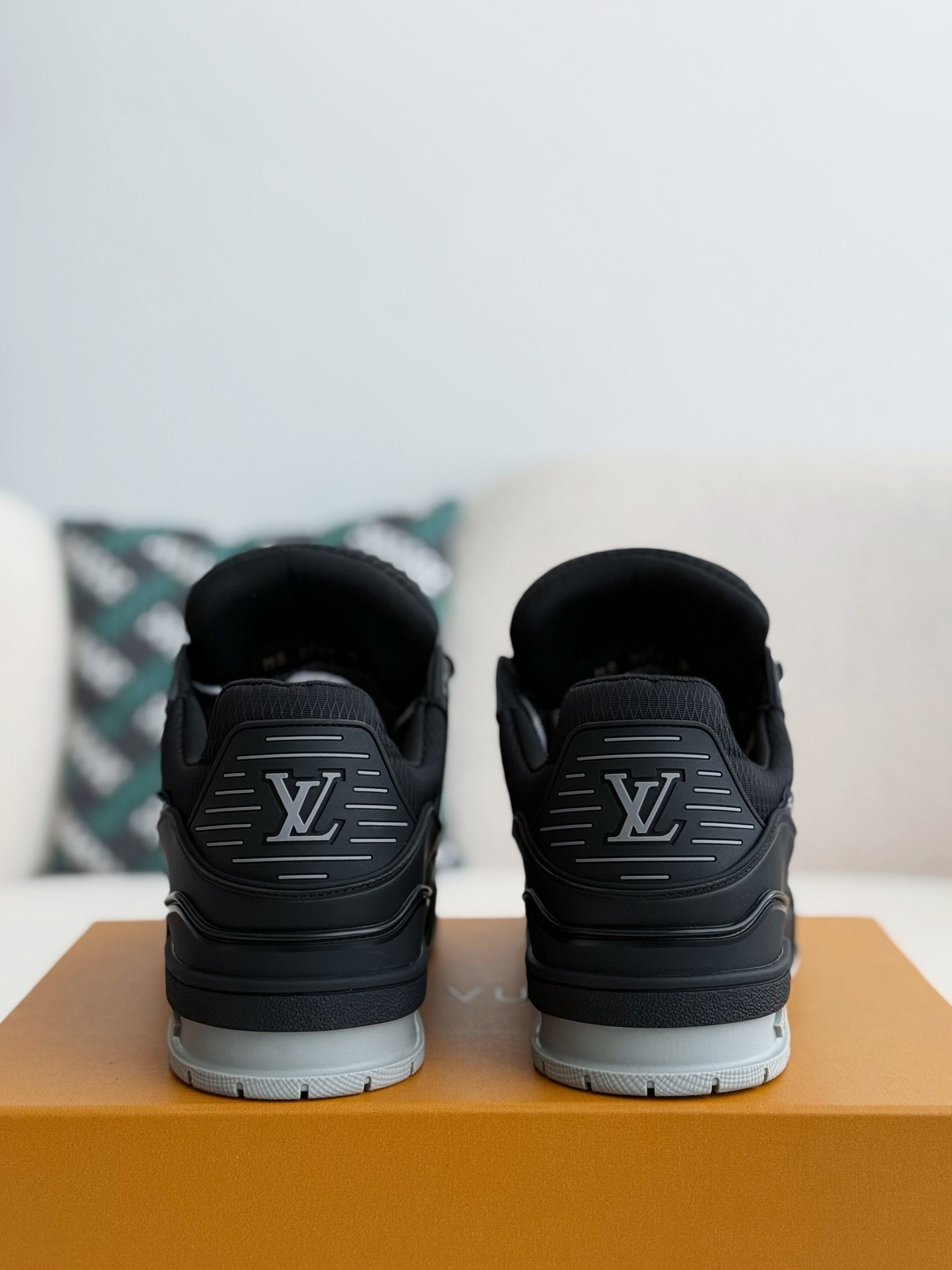 [#3905] LOUIS VUITTON TRAINER SNEAKERS