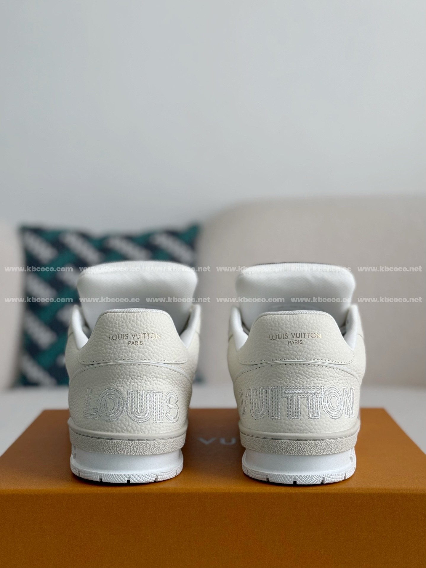 【#4116】 LOUIS VUITTON RUNNER TATIC SNEAKERS