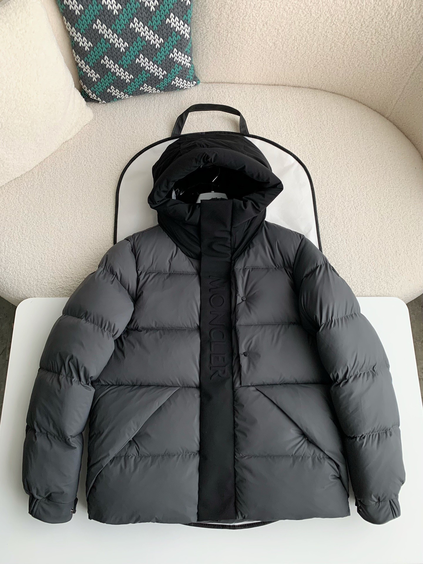 【#2344】Moncler Montbeliard down jacket