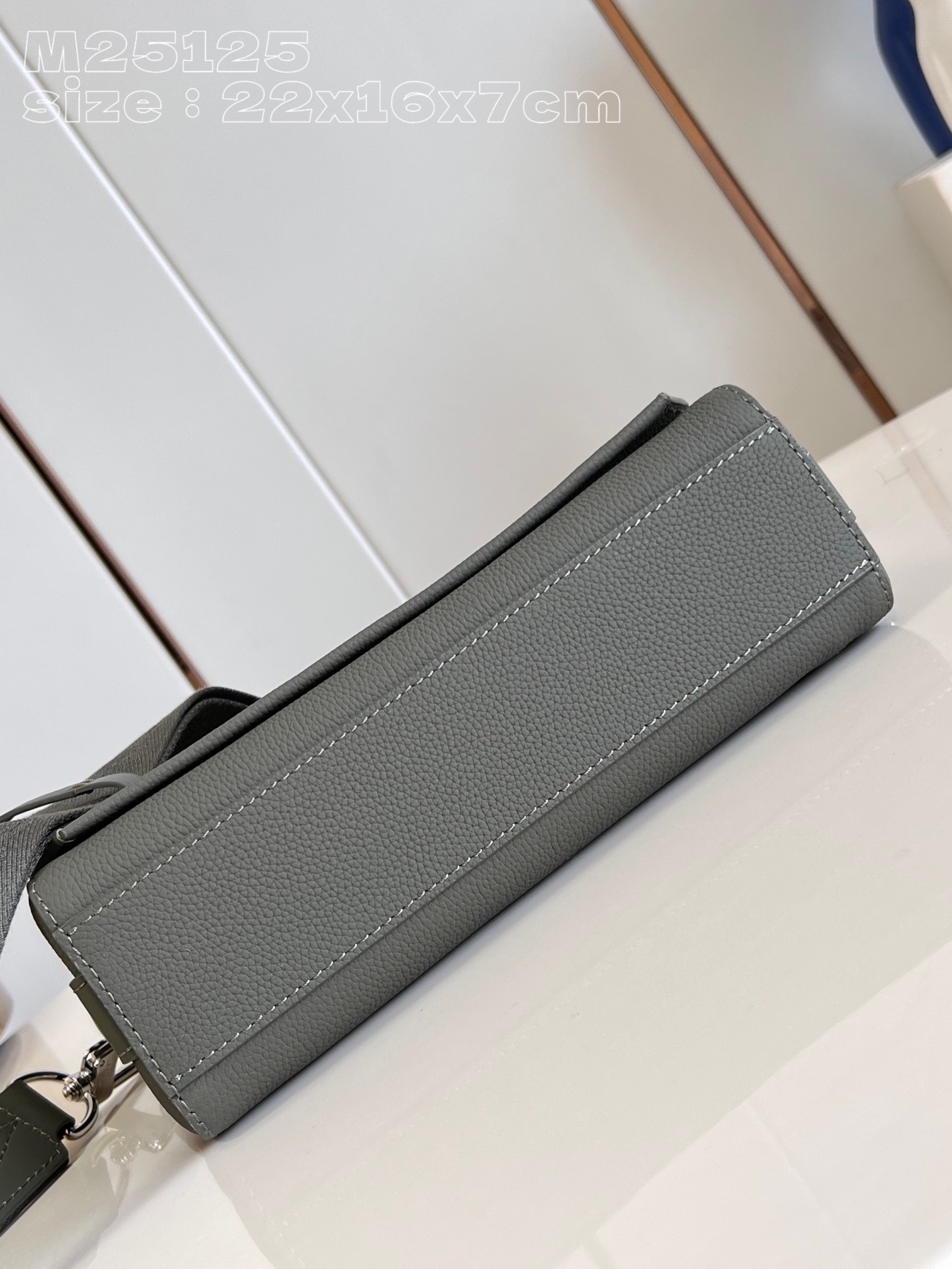 Louis Vuitton Takeoff Messenger M25125，Top quality