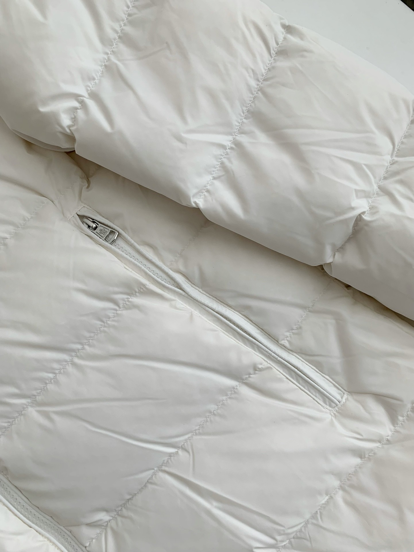 【#3706】Moncler Montbeliard down jacket