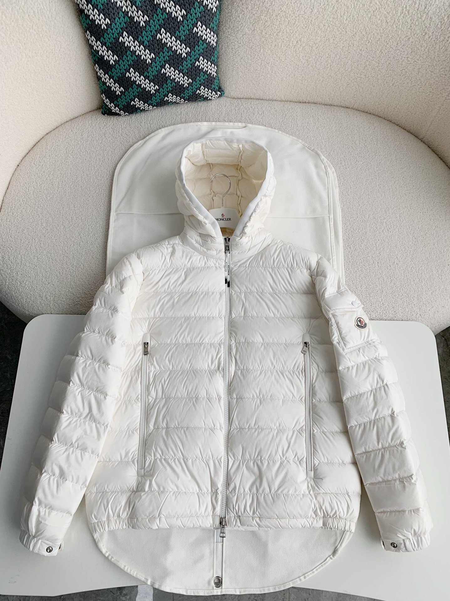 【#3304】Moncler Montbeliard down jacket
