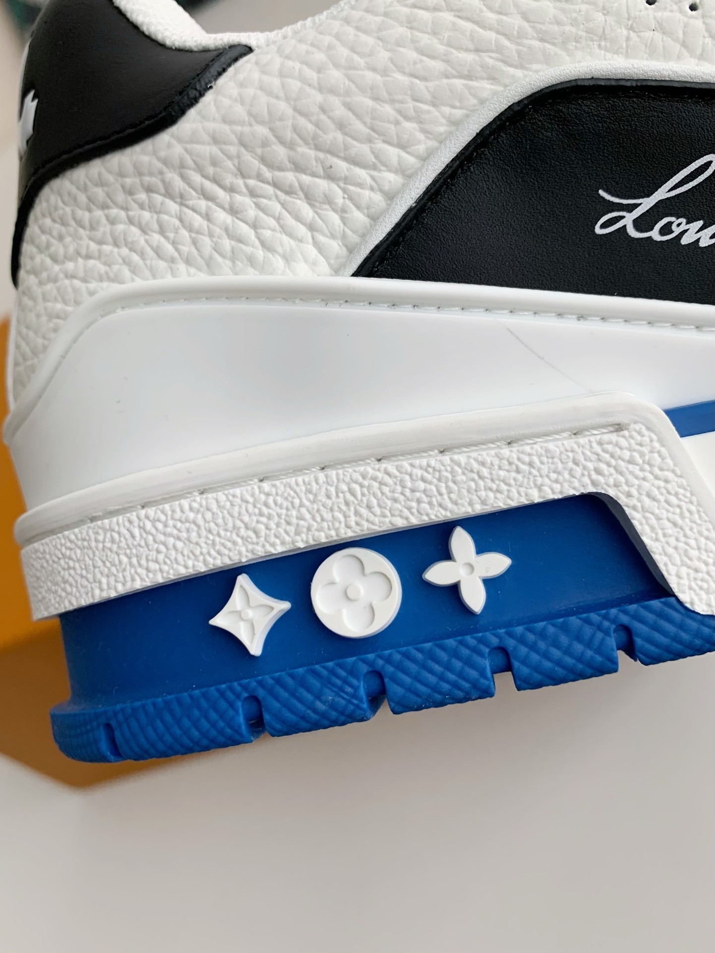 [#3720] LOUIS VUITTON TRAINER SNEAKERS