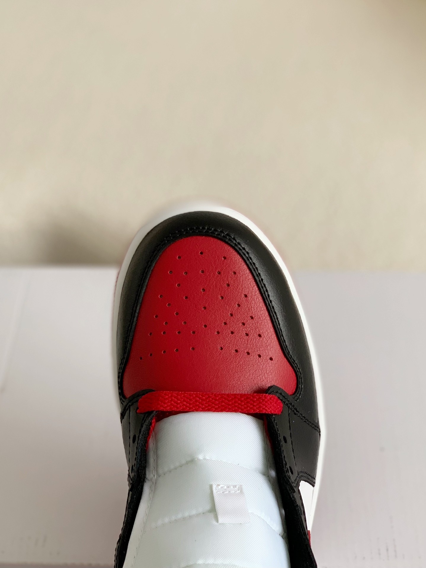 Nike Air jordan 1 Retro High OG Bred Toe