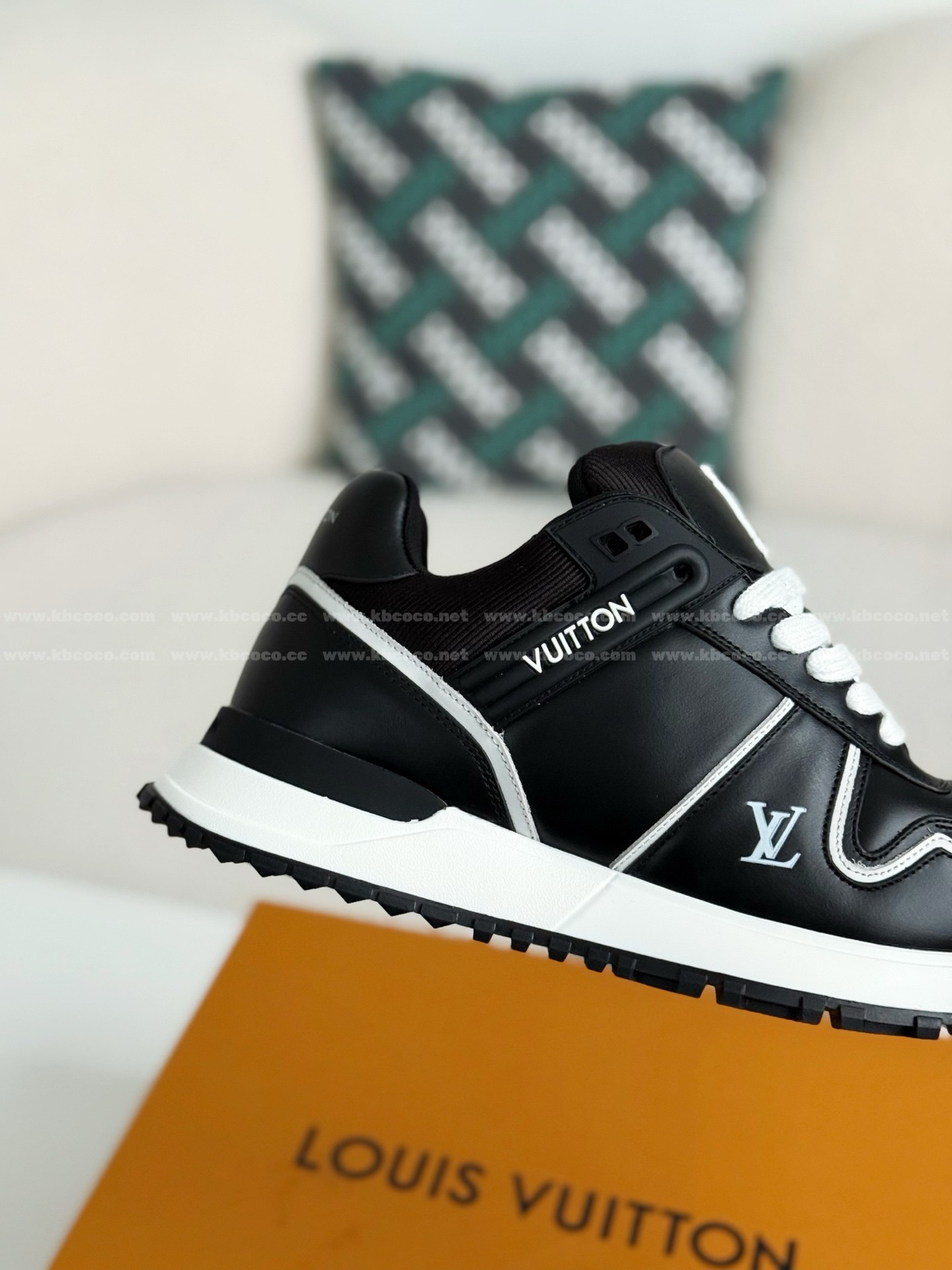 【#5676】LOUIS VUITTON RUN AWAYCASUAL SHOES