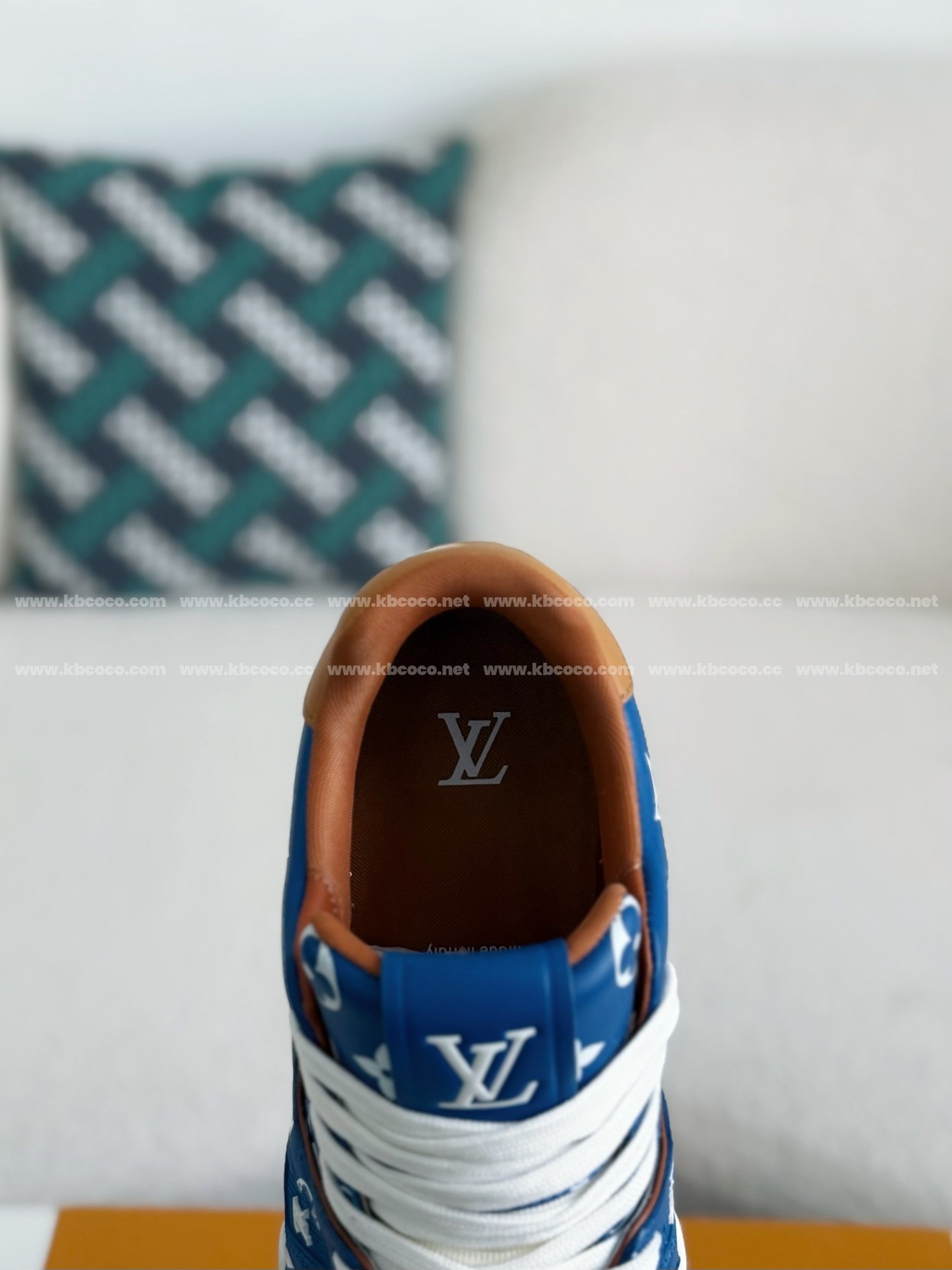 【#4033】 LOUIS VUITTON TRAINER SNEAKERS