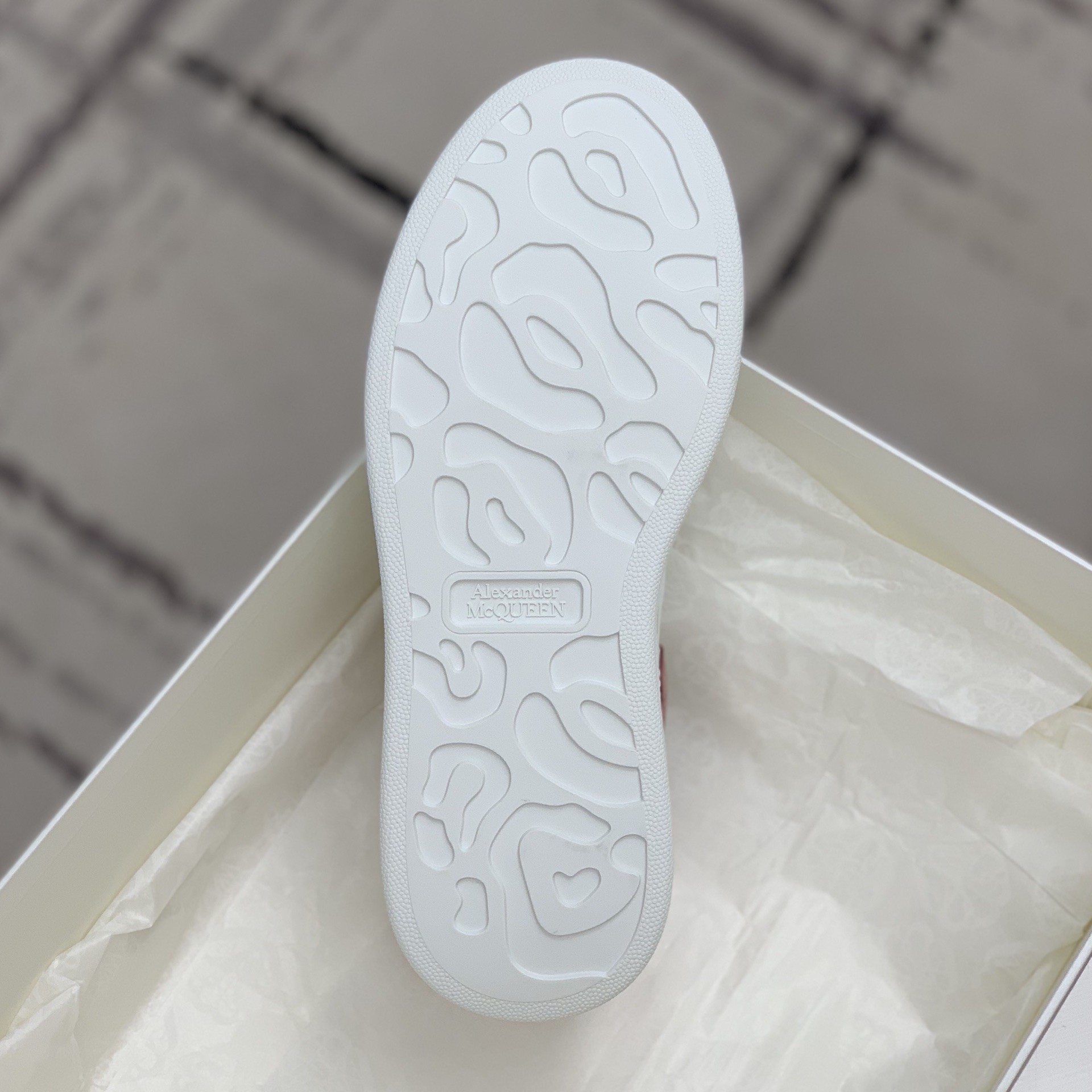 Alexander McQueen MQ Powdery beadStone grain tail Sneakers