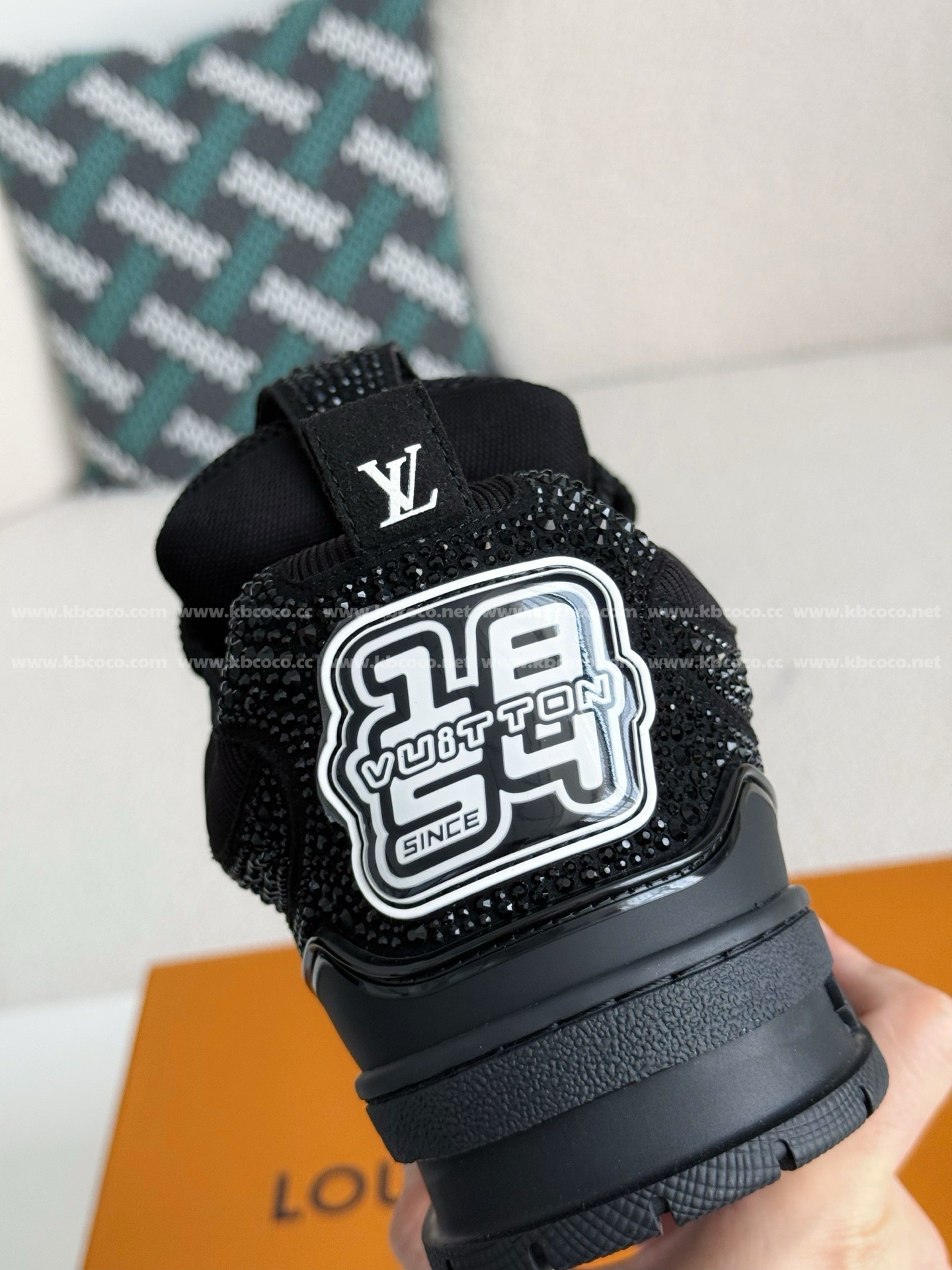 【#4637】 LOUIS VUITTON RUNNER TATIC SNEAKERS