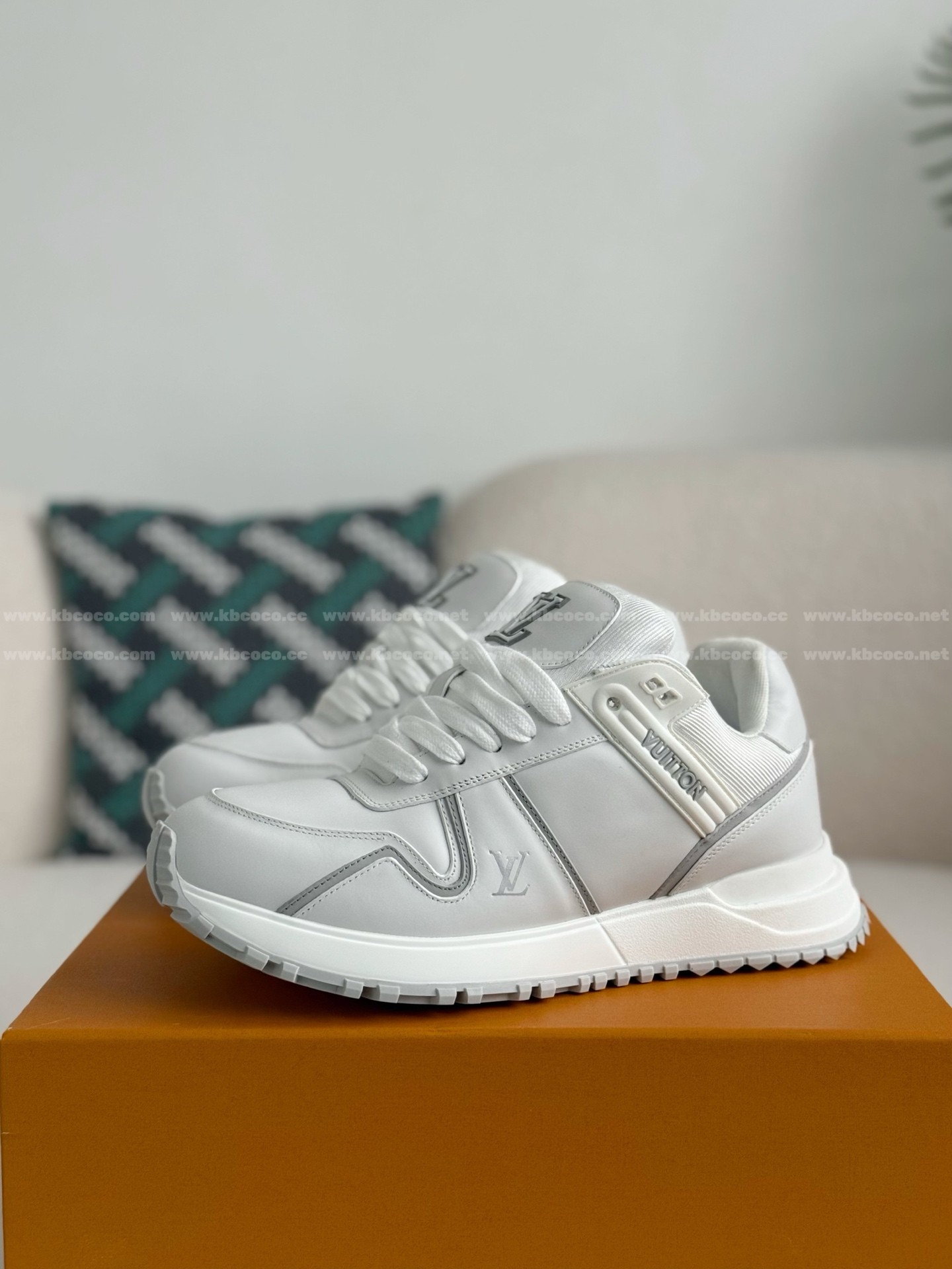 【#5677】LOUIS VUITTON RUN AWAYCASUAL SHOES