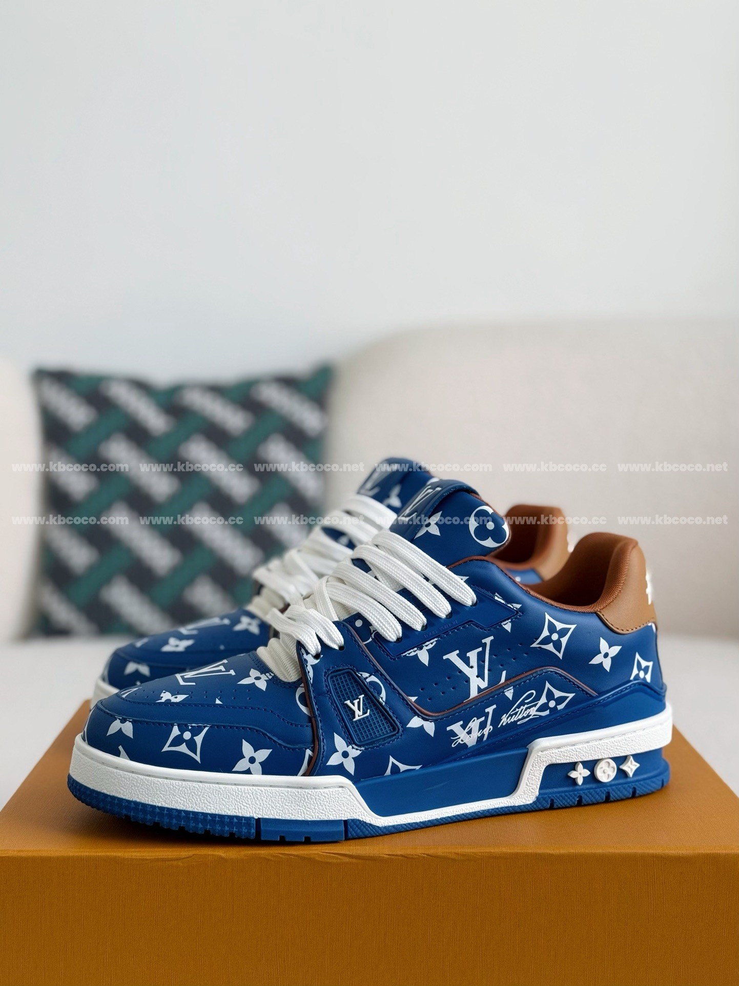 【#4033】 LOUIS VUITTON TRAINER SNEAKERS