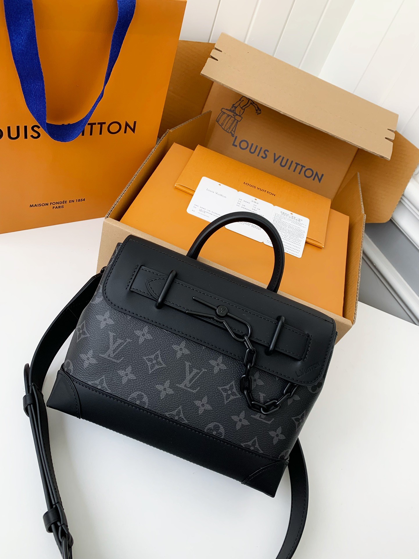 Louis Vuitton's new Sac Plat HorizontalZippé men's black flower briefcase M45165