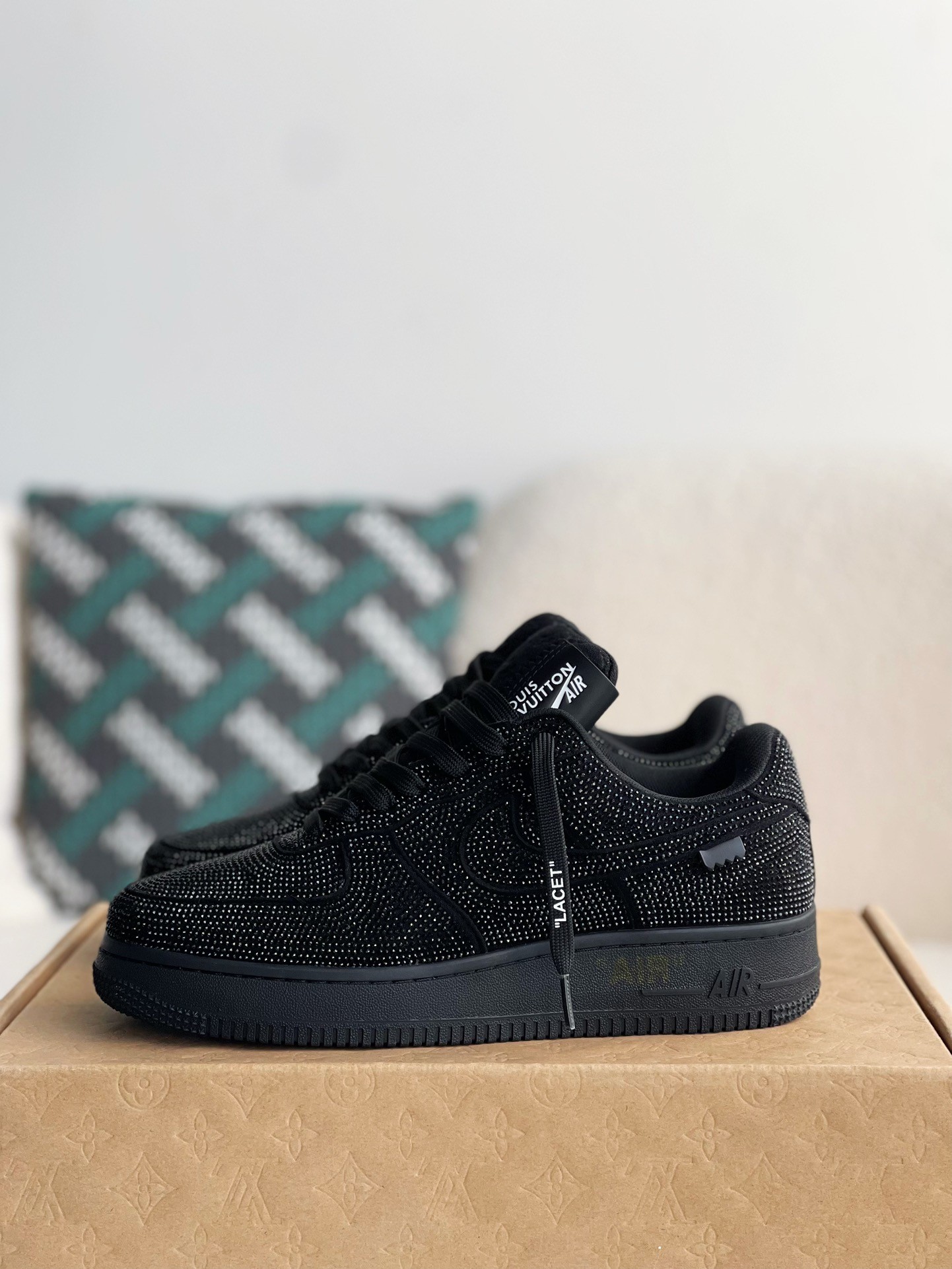 LOUIS VUITTON x NIKE AIR FORCE 1 SNEAKER