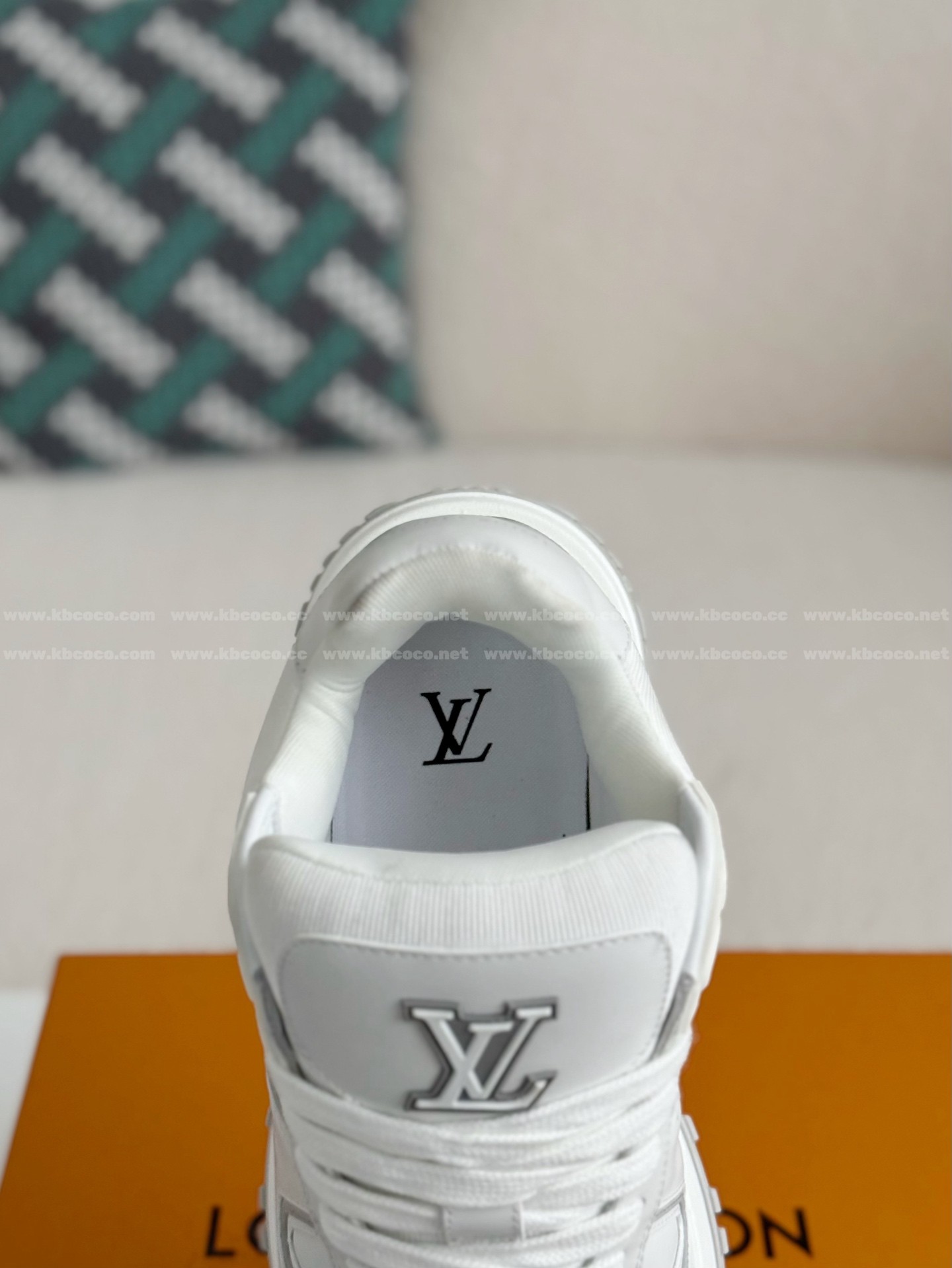 【#5677】LOUIS VUITTON RUN AWAYCASUAL SHOES