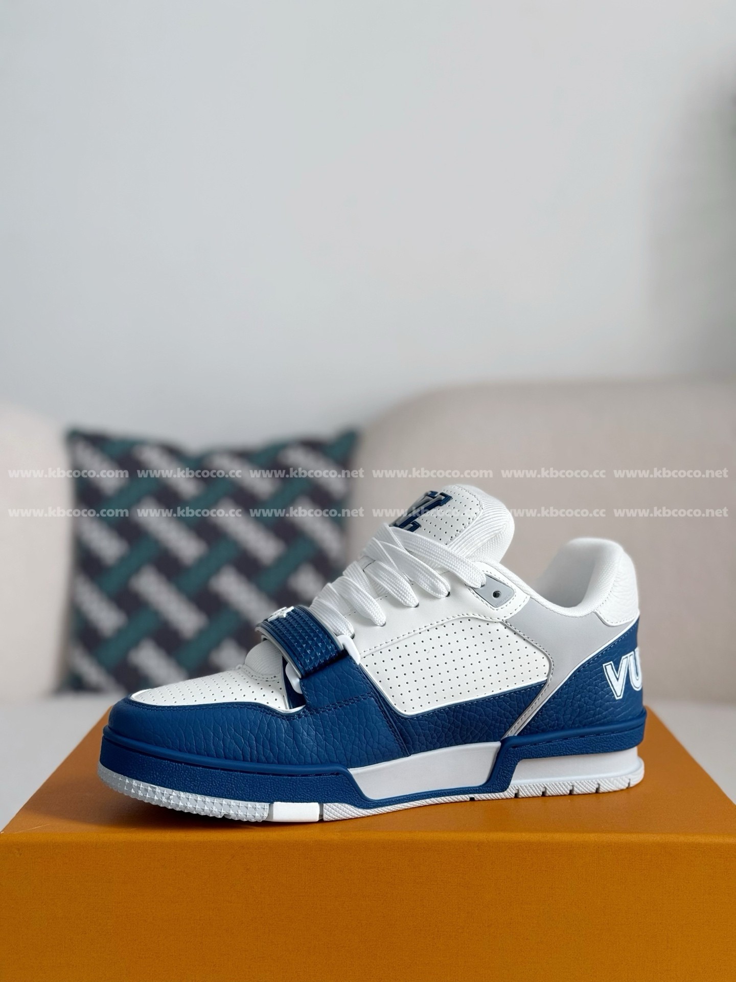 【#4674】 LOUIS VUITTON TRAINER SNEAKERS