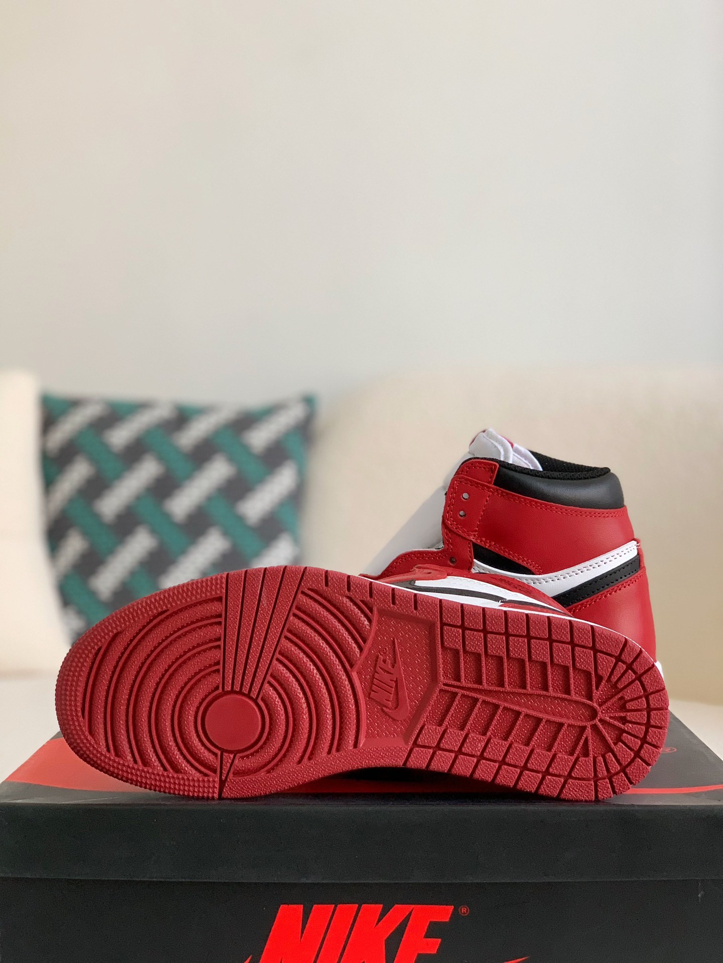 Nike Air Jordan 1 Retro High OG Bred Toe