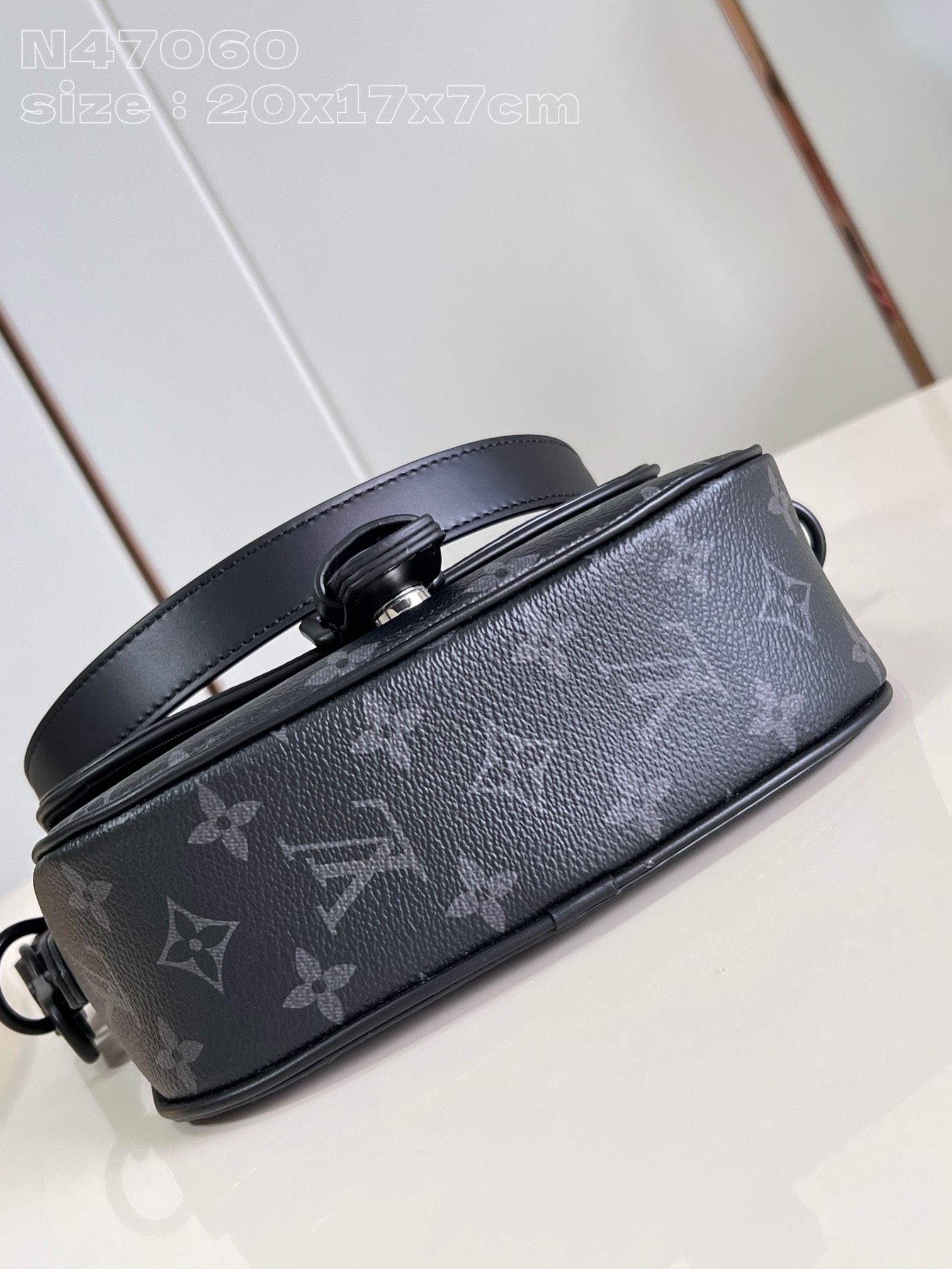 Louis Vuitton Montsouris Messenger PM N47060，Top quality