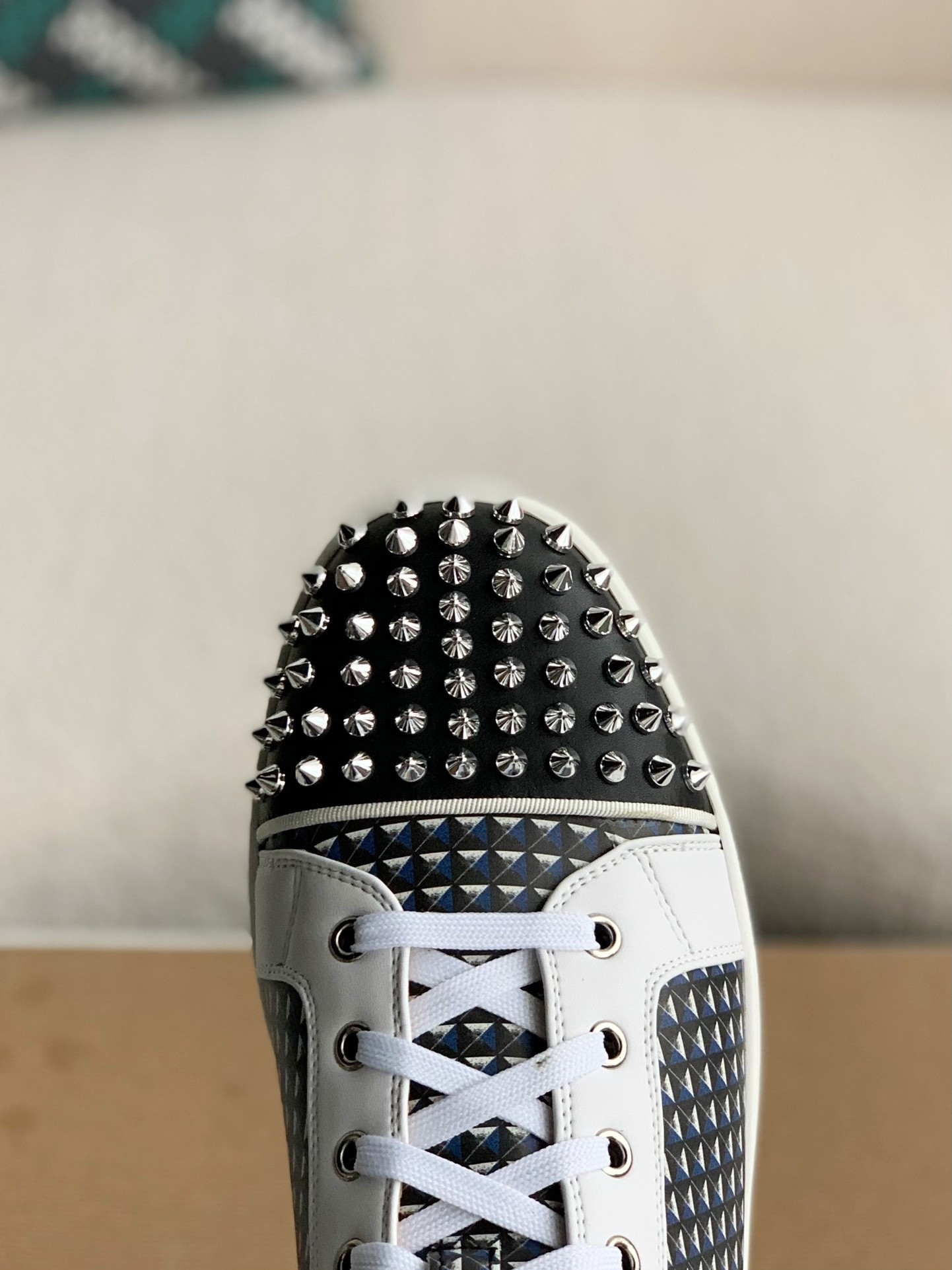 【#2265】 Christian Louboutin Sneakers High