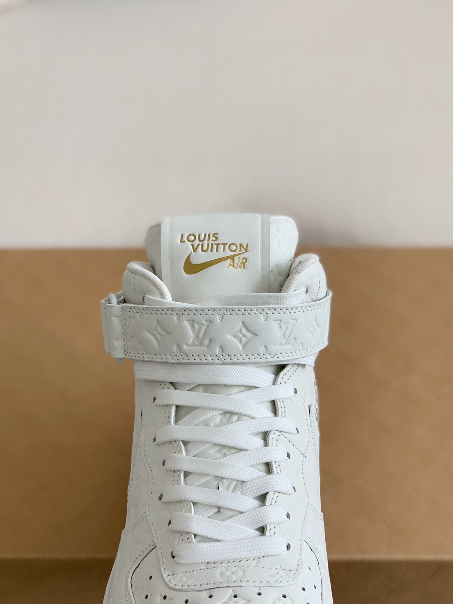 LOUIS VUITTON X NIKE AIR FORCE 1 high Sneaker