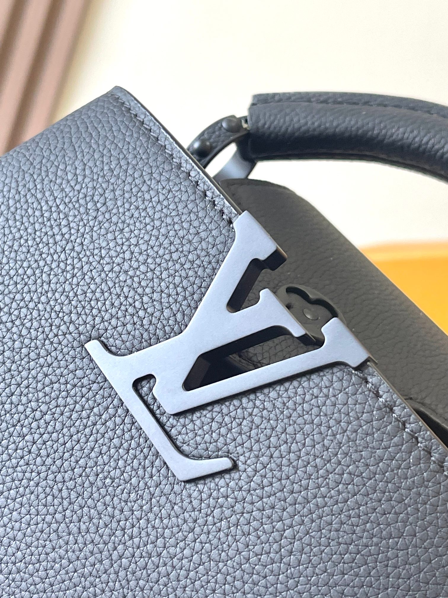 LOUIS VUITTON Capucines EAST WEST Handbag/Top Quality M23955