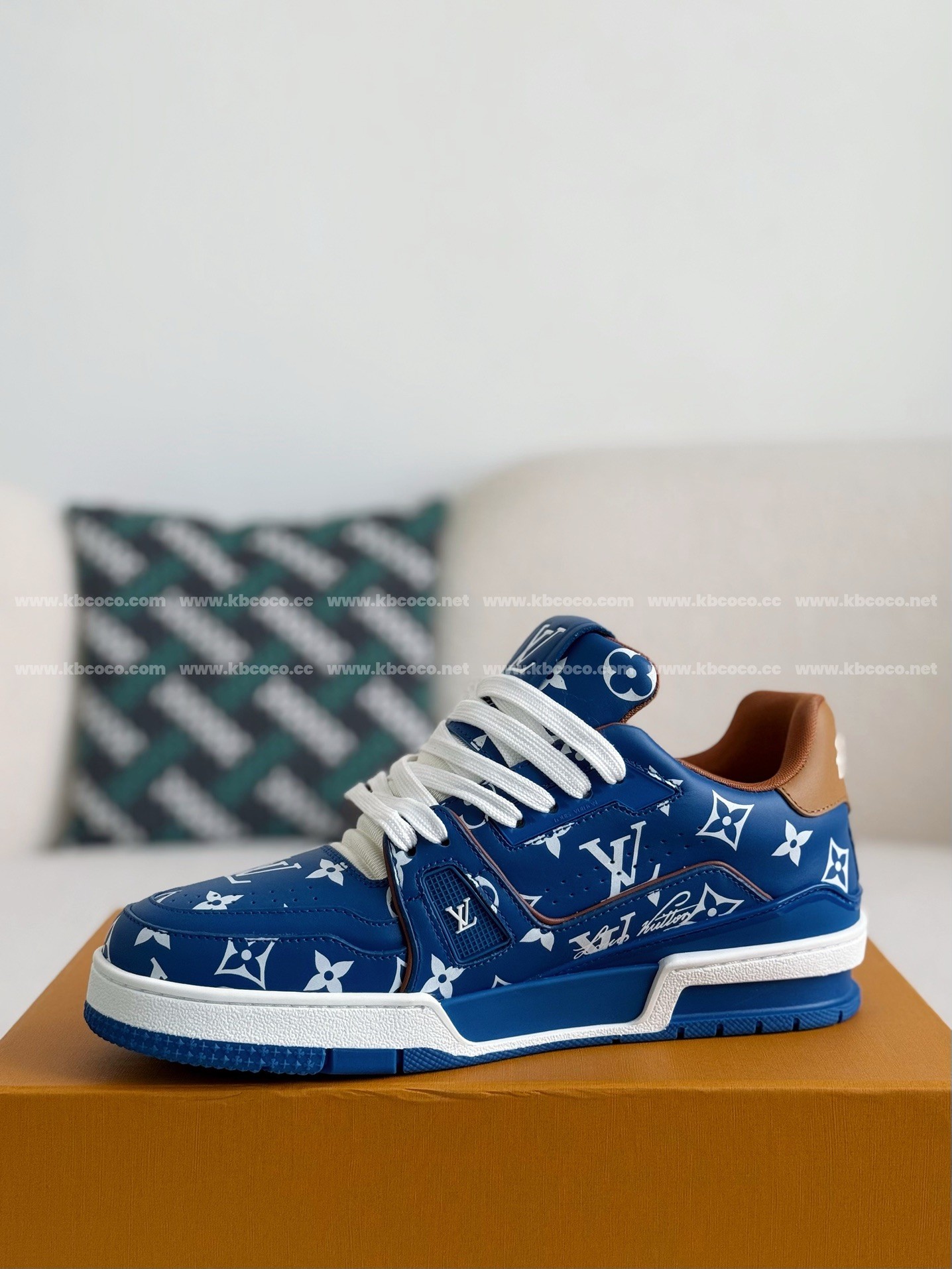 【#4033】 LOUIS VUITTON TRAINER SNEAKERS