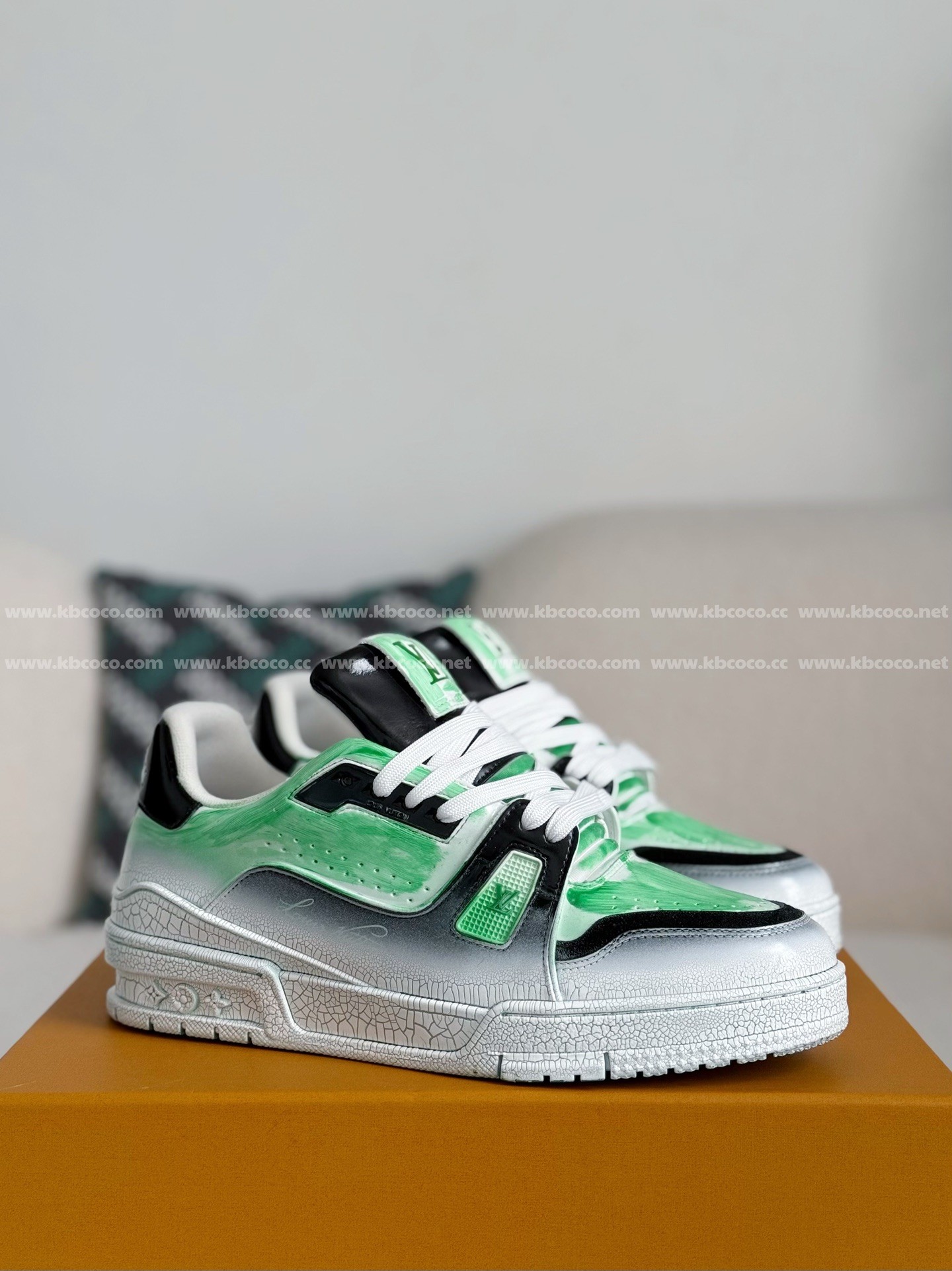 【#4489】 LOUIS VUITTON TRAINER SNEAKERS