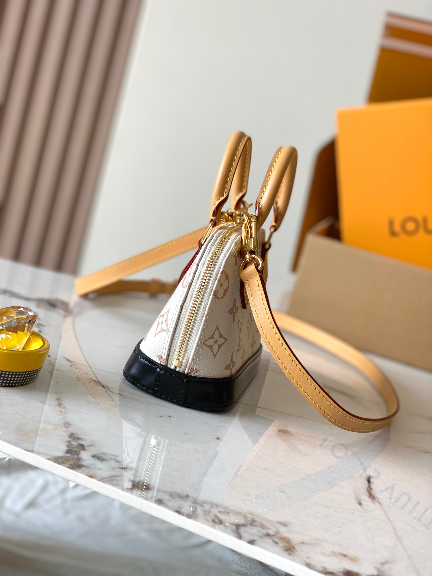 LOUIS VUITTON Alma Handbag/Top Quality M46895