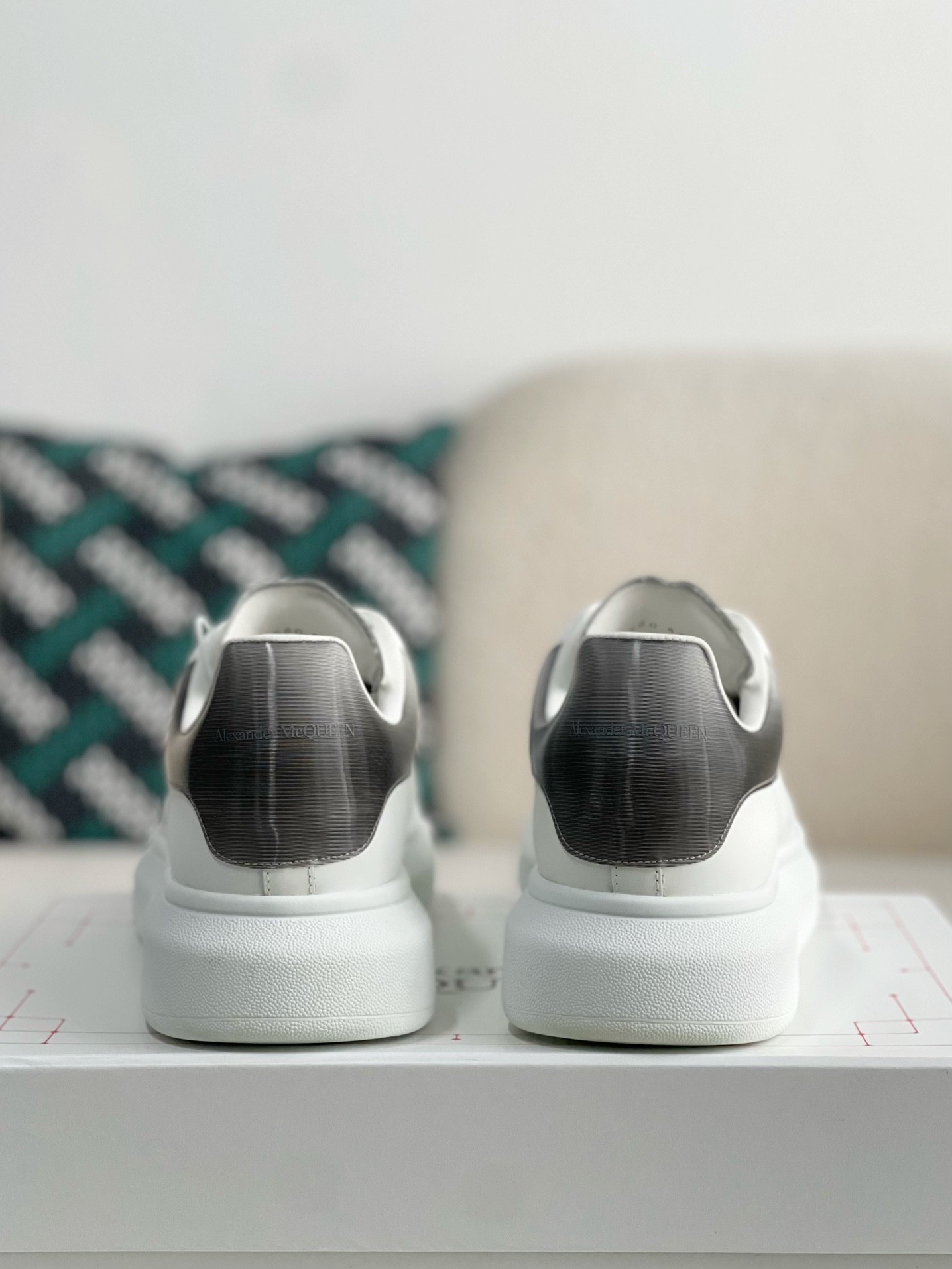 Alexander McQueen MQ jelly Dark BlueTail Sneakers