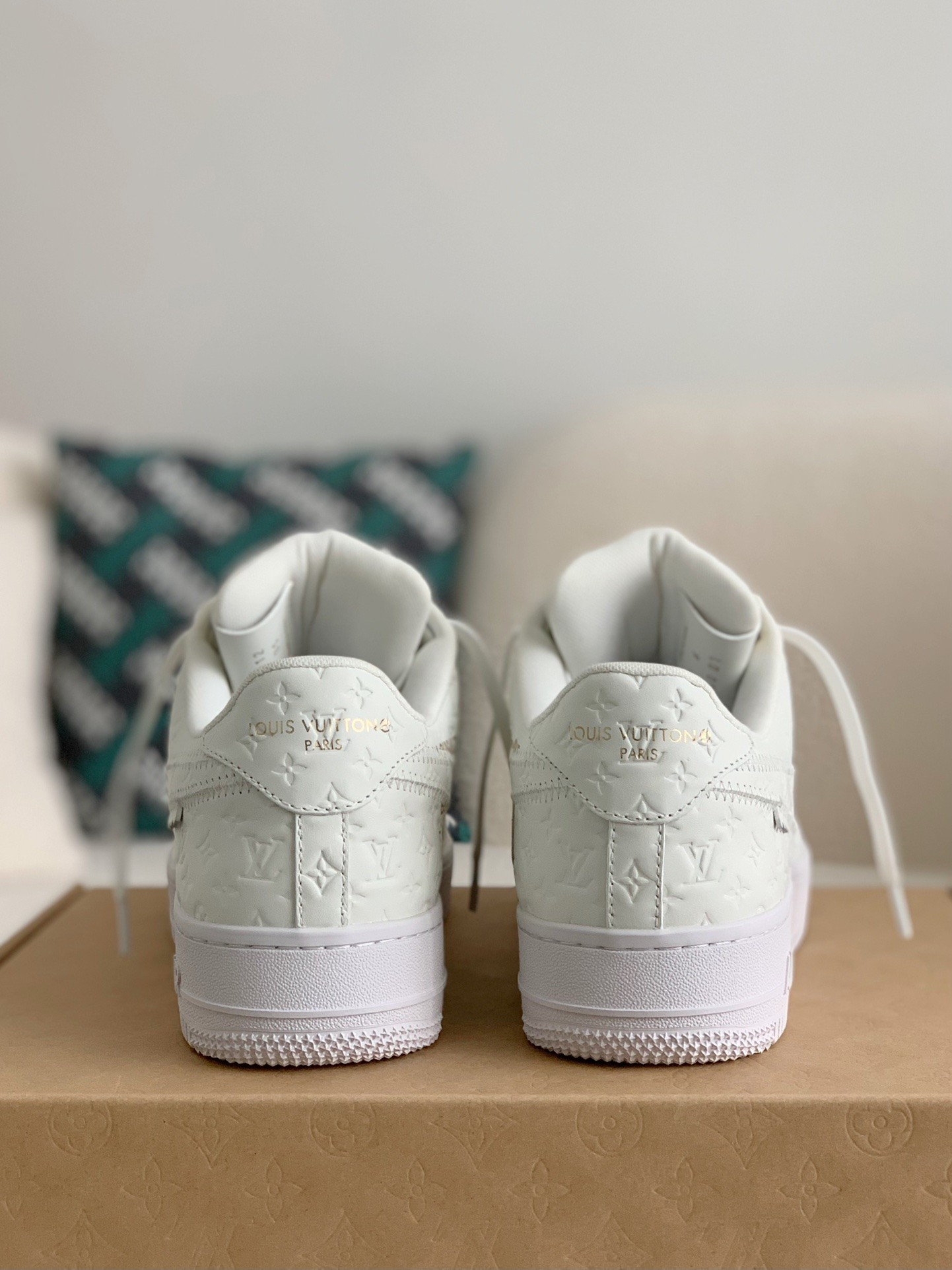 LOUIS VUITTON x NIKE AIR FORCE 1 Sneaker