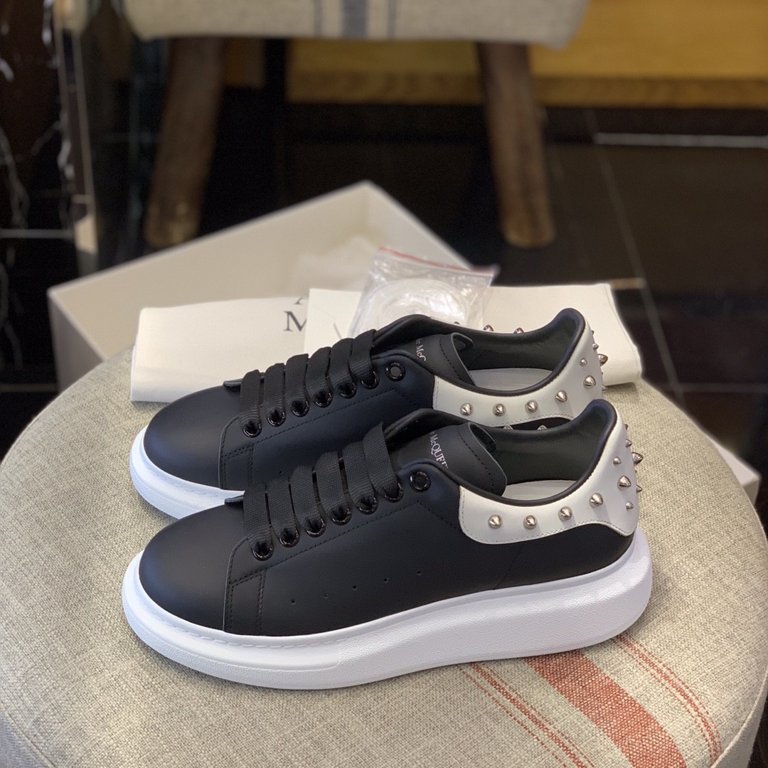 Alexander McQueen MQ Black Point tailSneakers