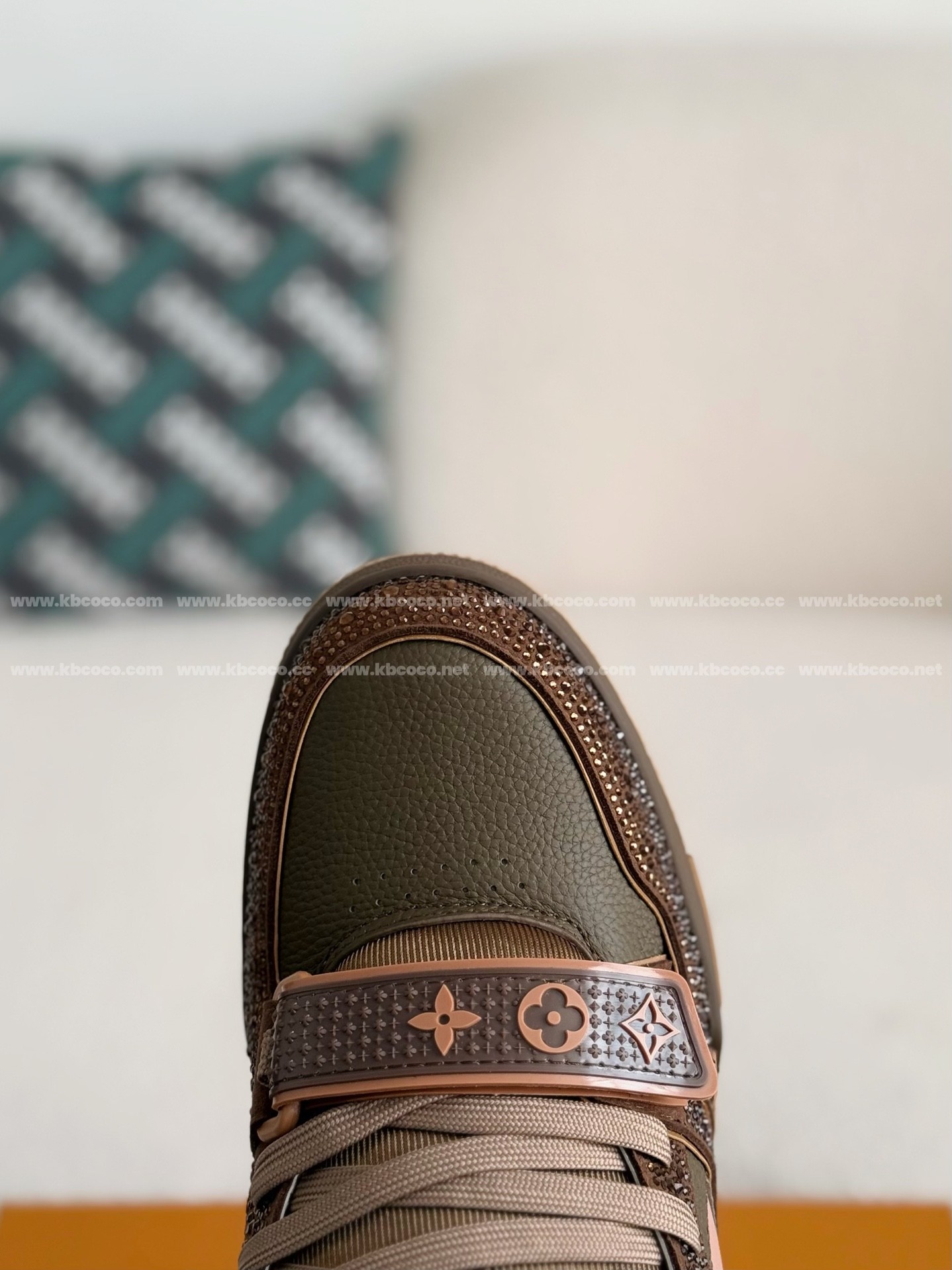 【#4114】 LOUIS VUITTON RUNNER TATIC SNEAKERS