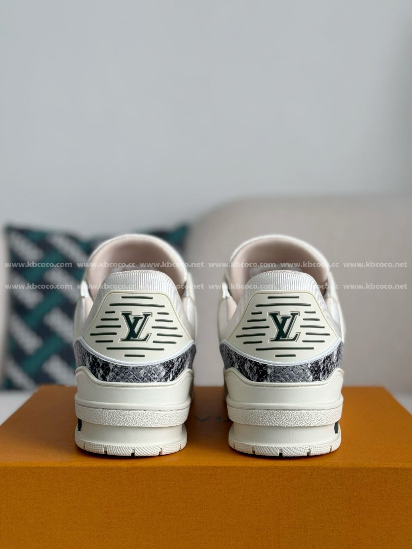 【#4541】LOUIS VUITTON TRAINER SNEAKERS