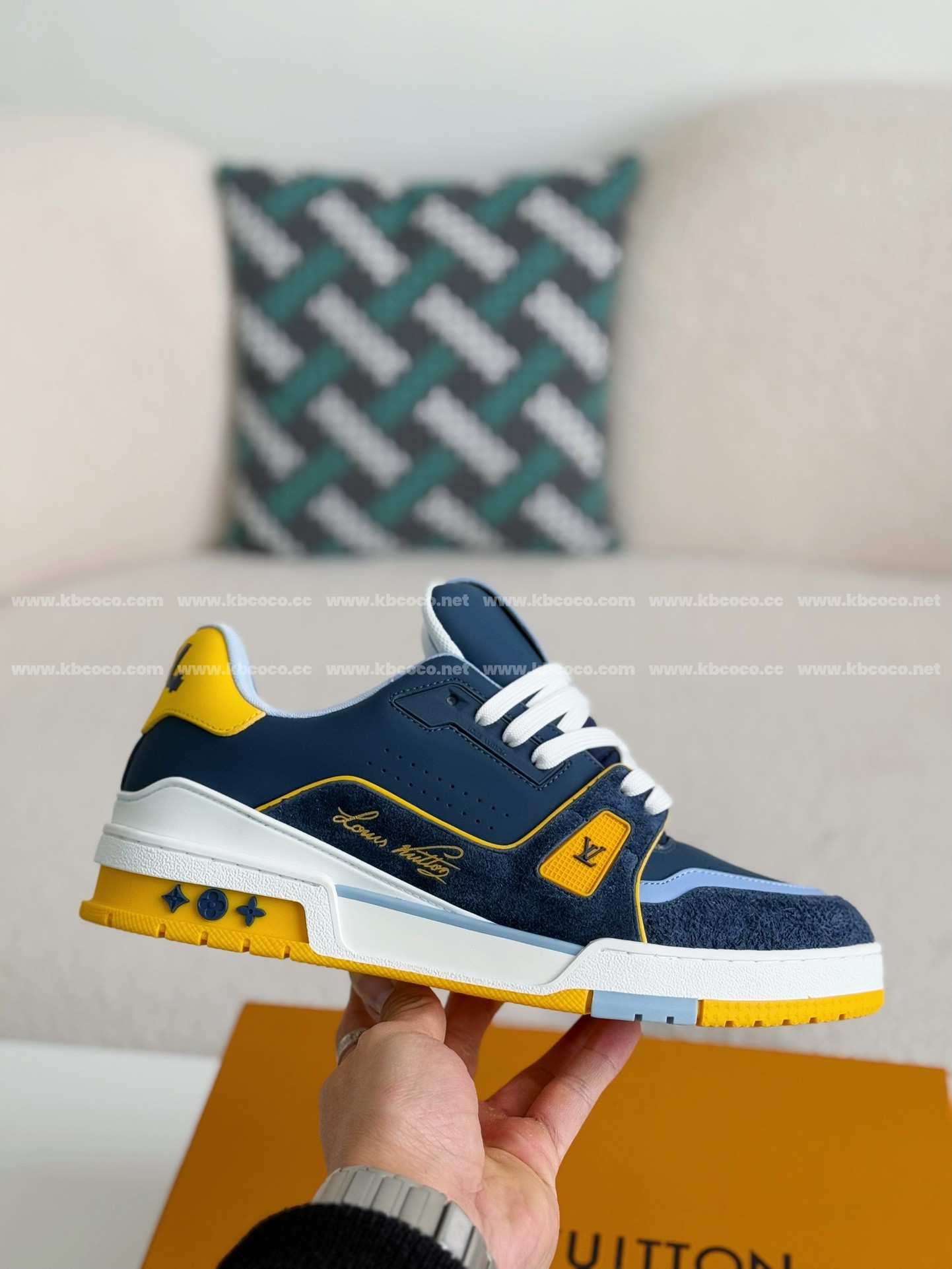 【#3992】 LOUIS VUITTON TRAINER SNEAKERS