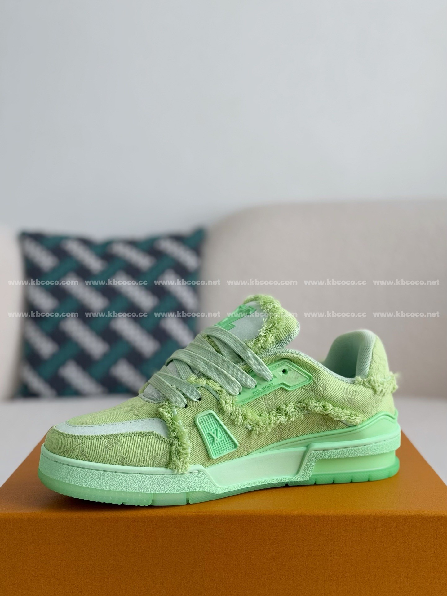 【#3977】 LOUIS VUITTON TRAINER SNEAKERS