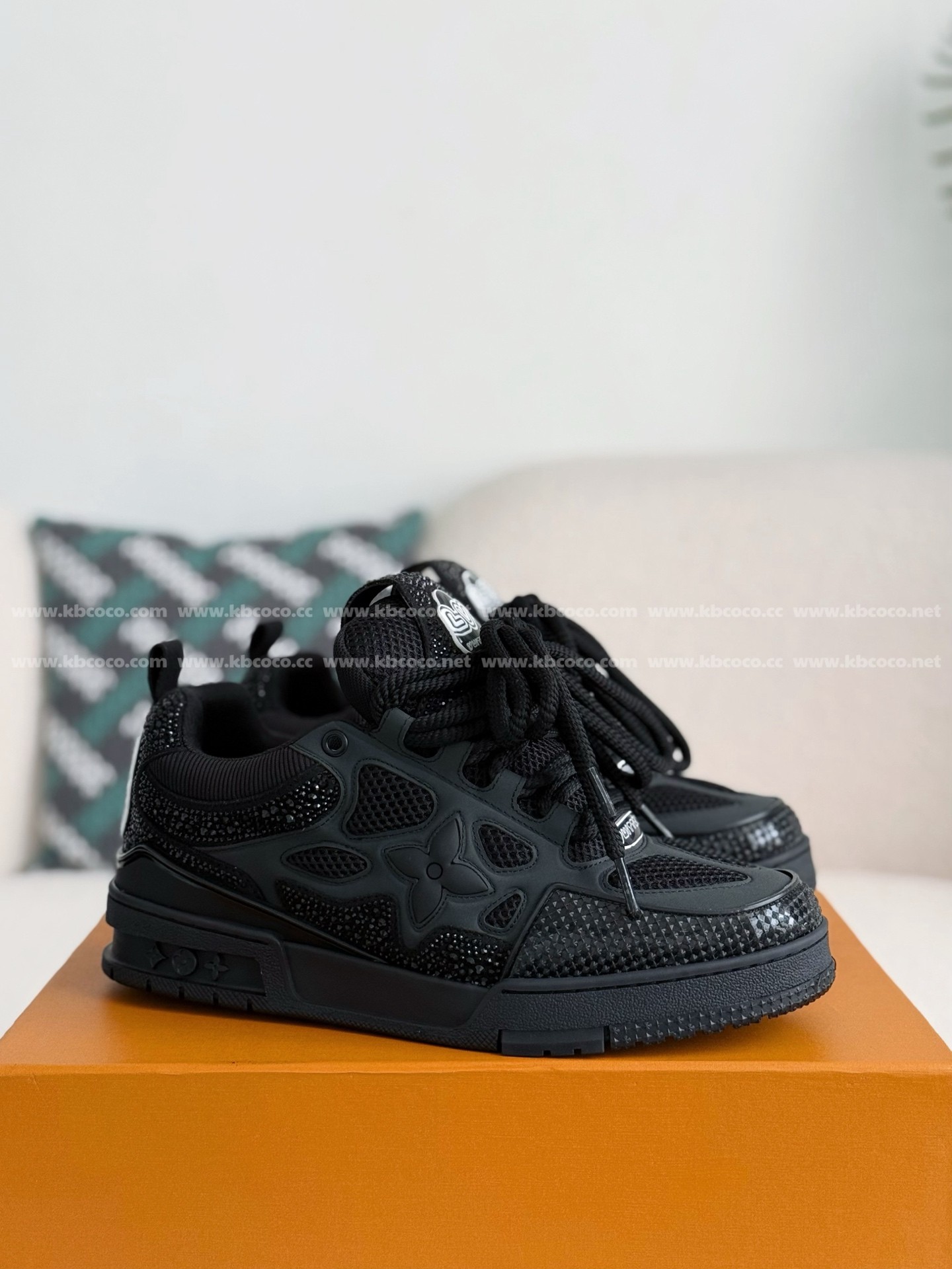 【#4637】 LOUIS VUITTON RUNNER TATIC SNEAKERS