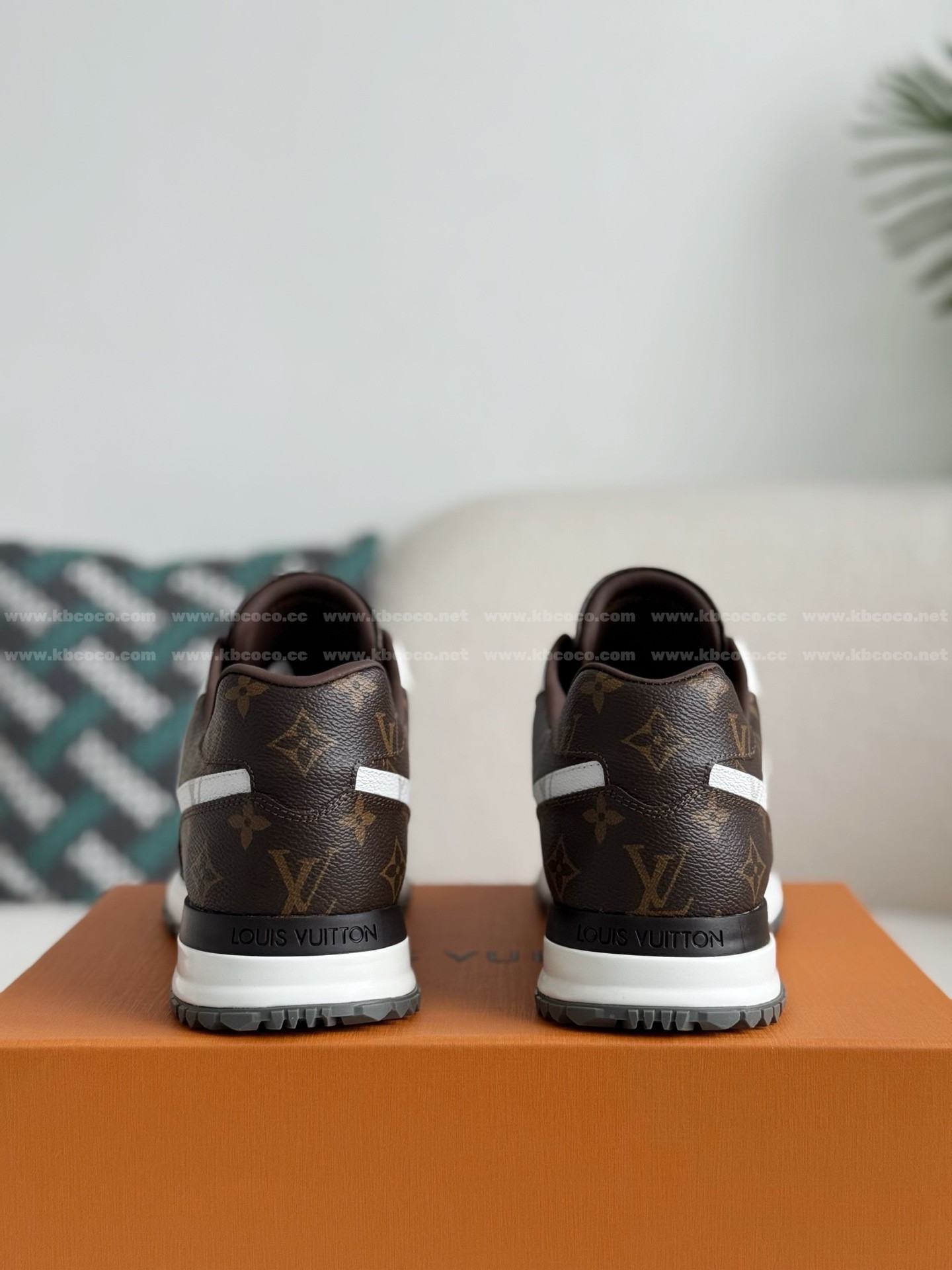 【#5693】 LOUIS VUITTON RUN AWAYCASUAL SHOES