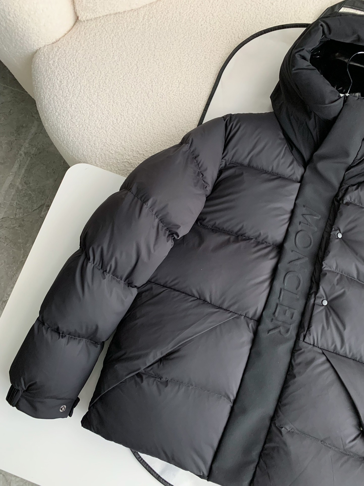 【#2345】Moncler Montbeliard down jacket
