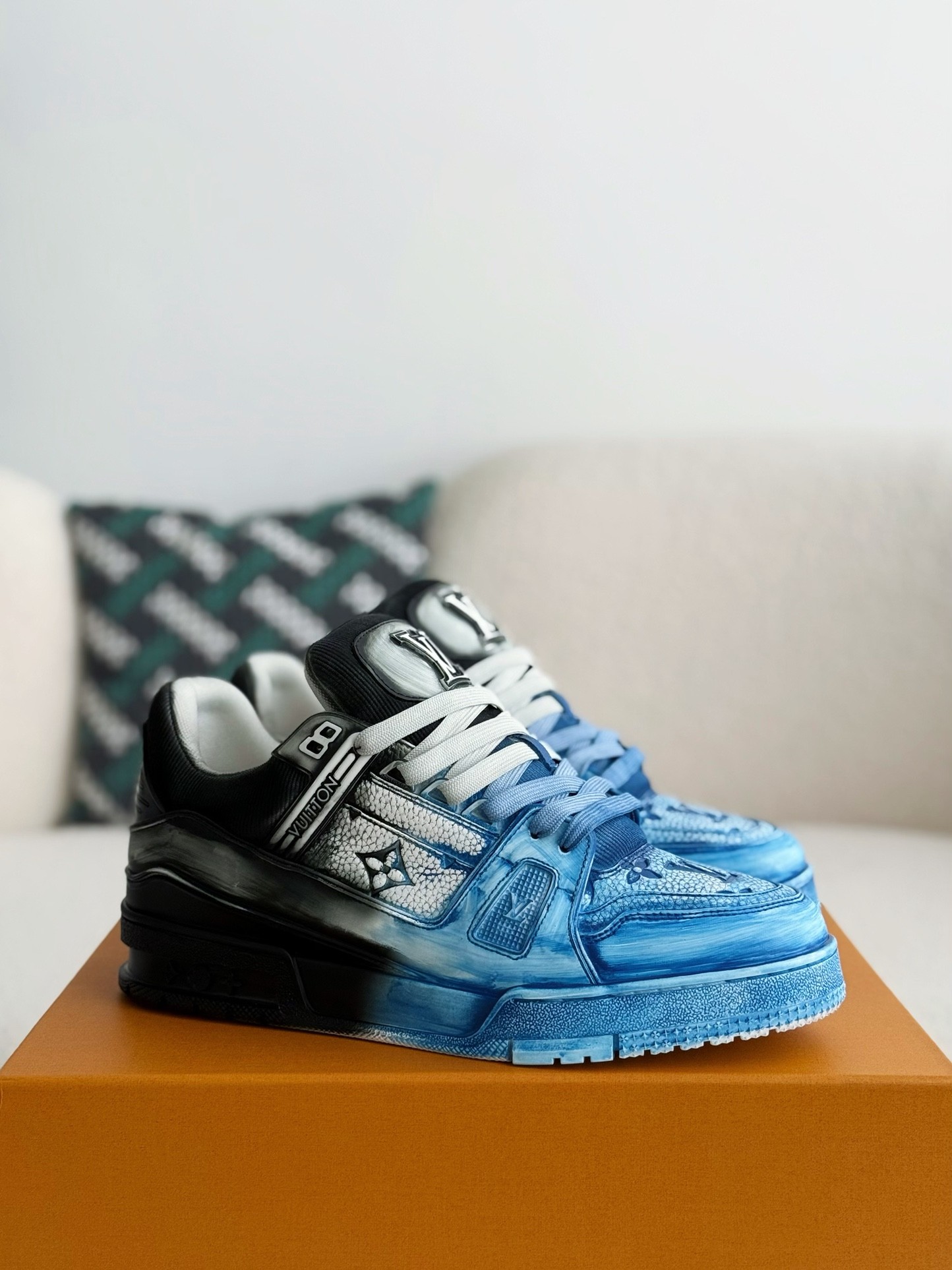 [#3895]LOUIS VUITTON TRAINER SNEAKERS