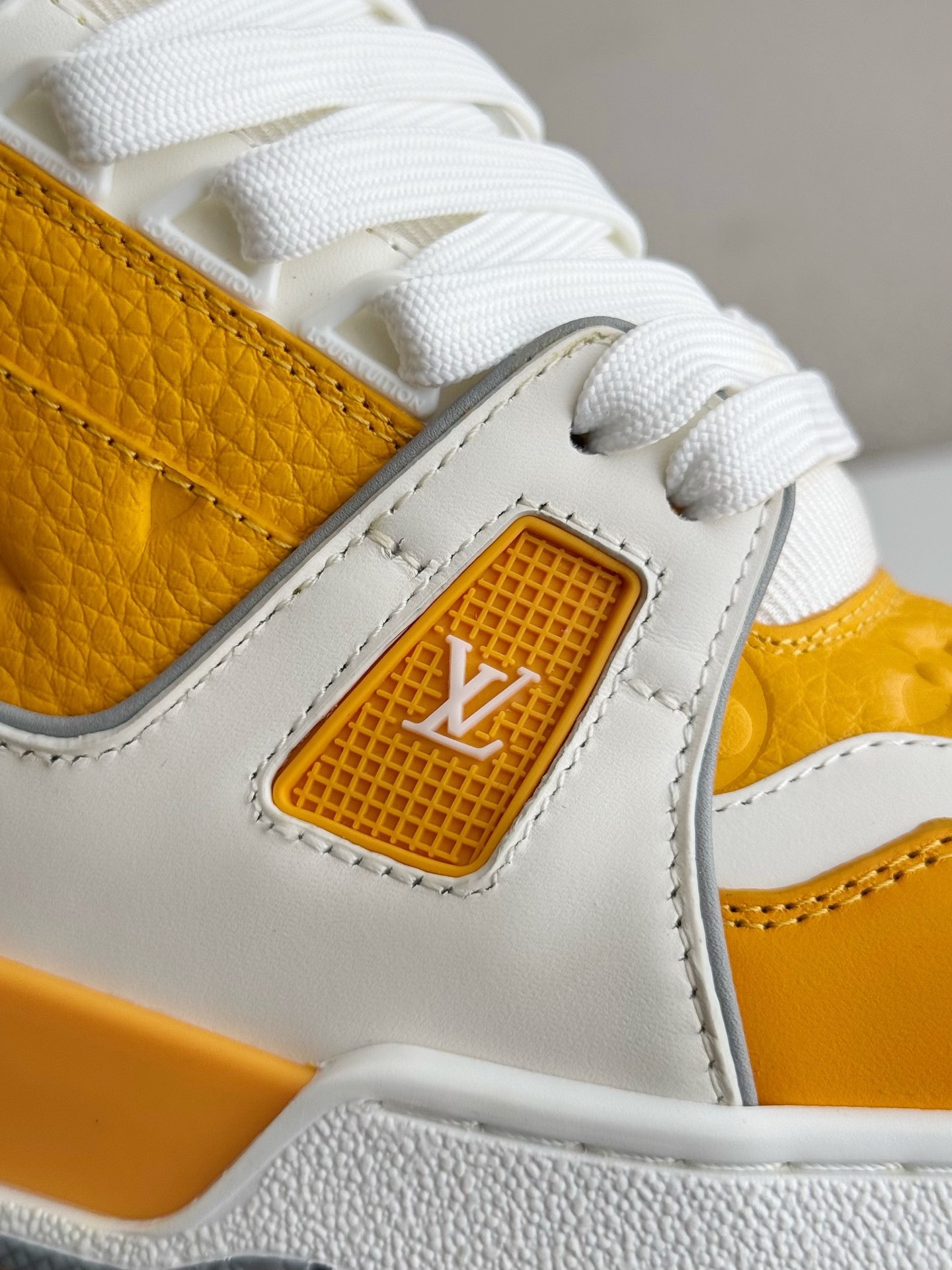 [#3889I LOUIS VUITTON TRAINER SNEAKERS