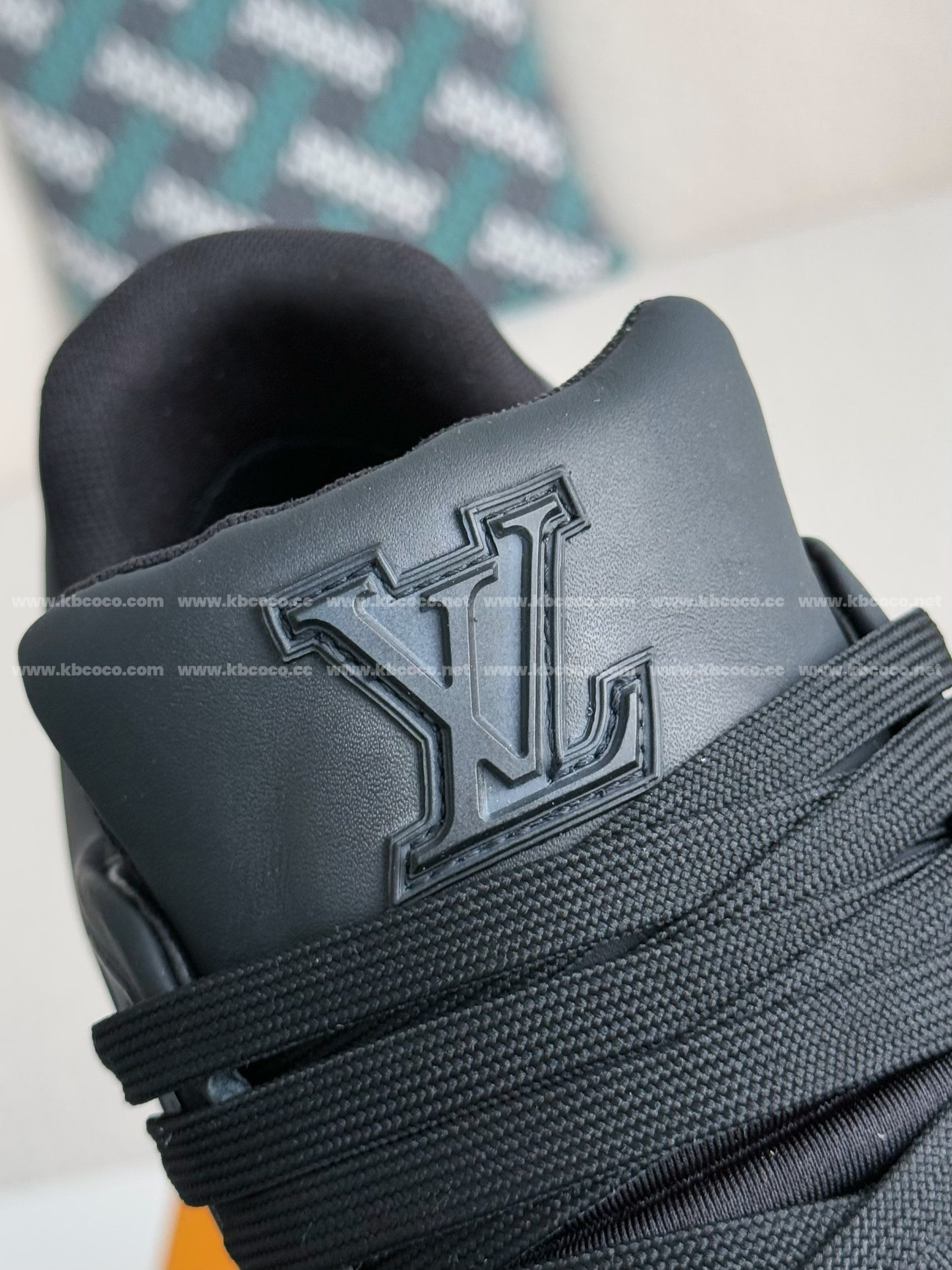 【#4011】 LOUIS VUITTON TRAINER SNEAKERS