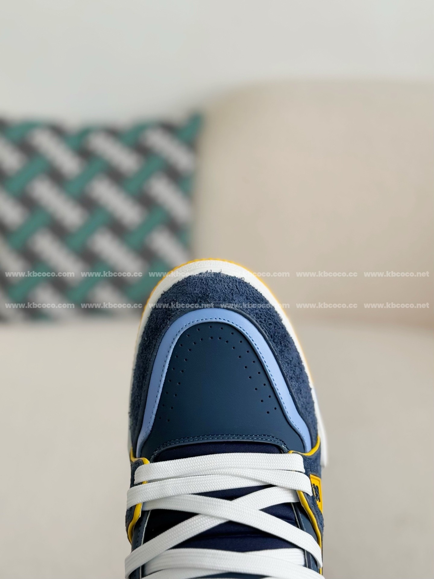 【#3992】 LOUIS VUITTON TRAINER SNEAKERS