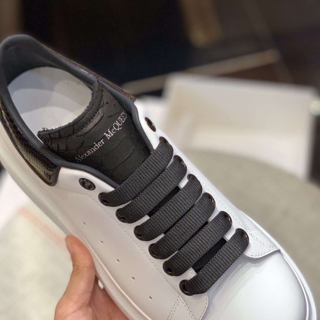 Alexander McQueen MQ Black snake-grain patternTail Sneakers