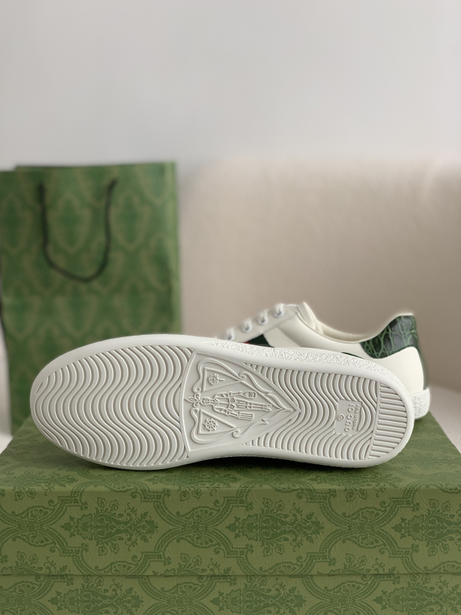 Gucci sneakers Support chip phone sensing